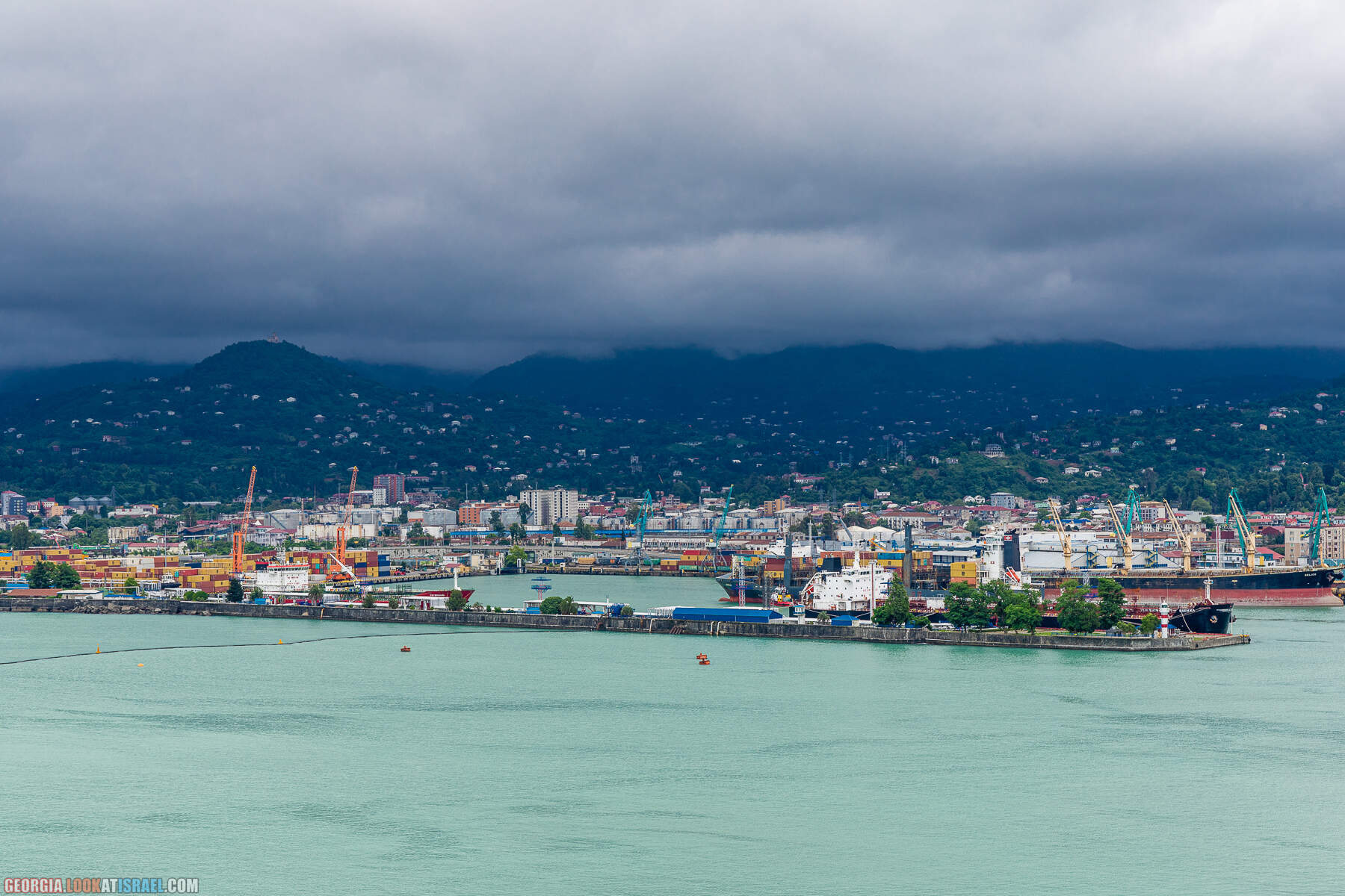 Батуми - город у Черного моря, конкурент Лас Вегаса