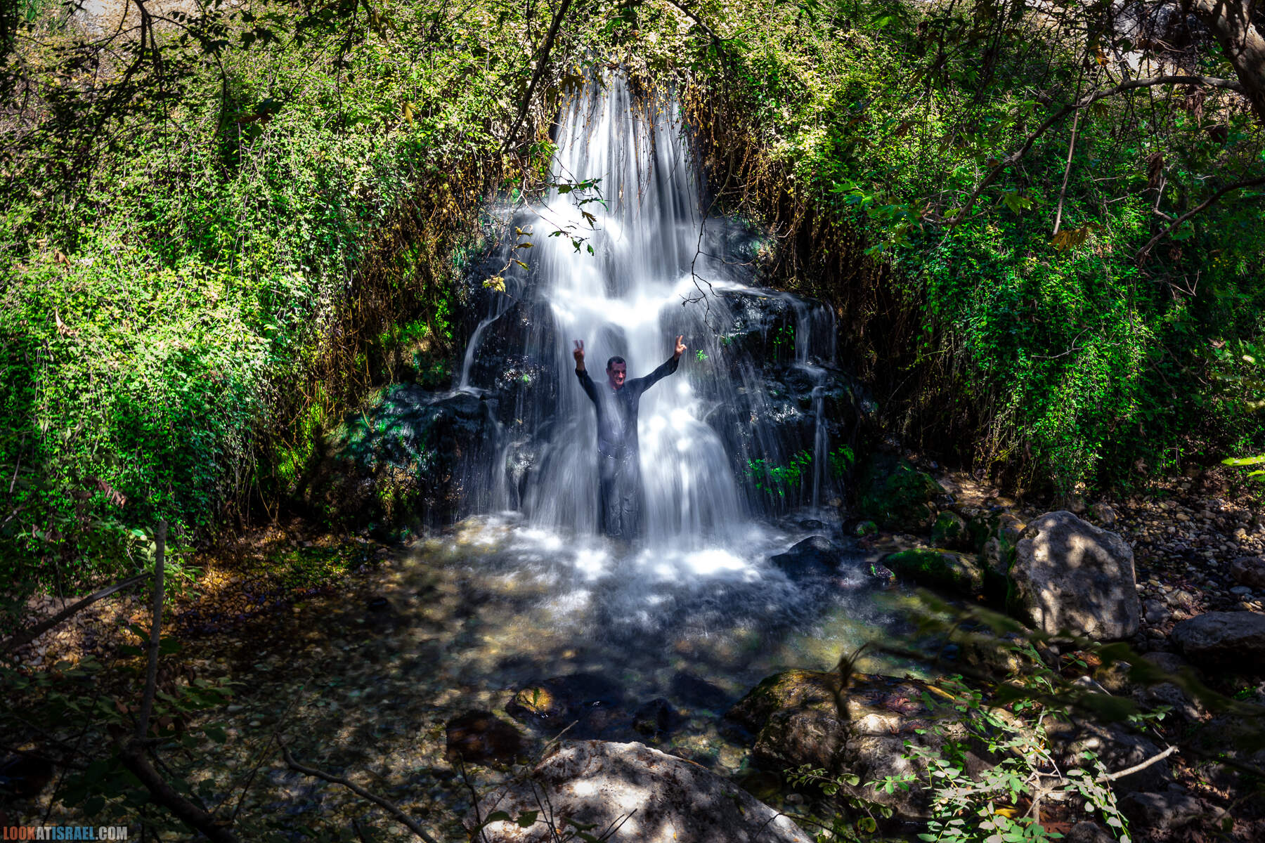 Неизвестный известный Кзив - Человек на стене, Эйн Зив