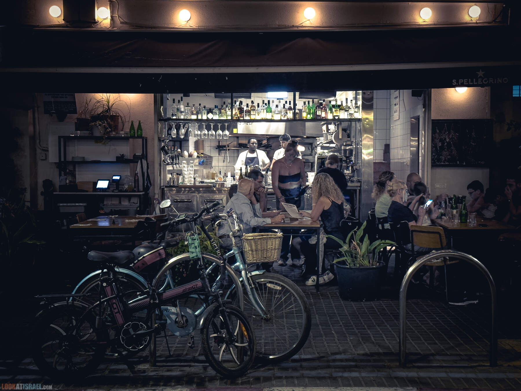 Блошиный рынок в Яффо ночью, Тель-Авив, Израиль