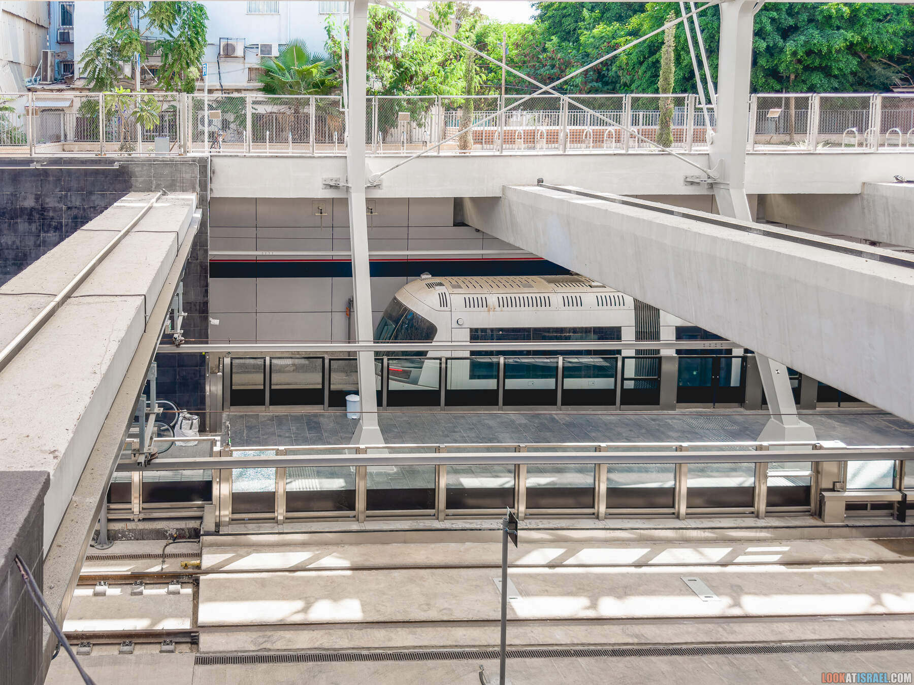 Станция метро трамвая Элифелет в Тель Авиве, Прогулка по улицам Тель Авива