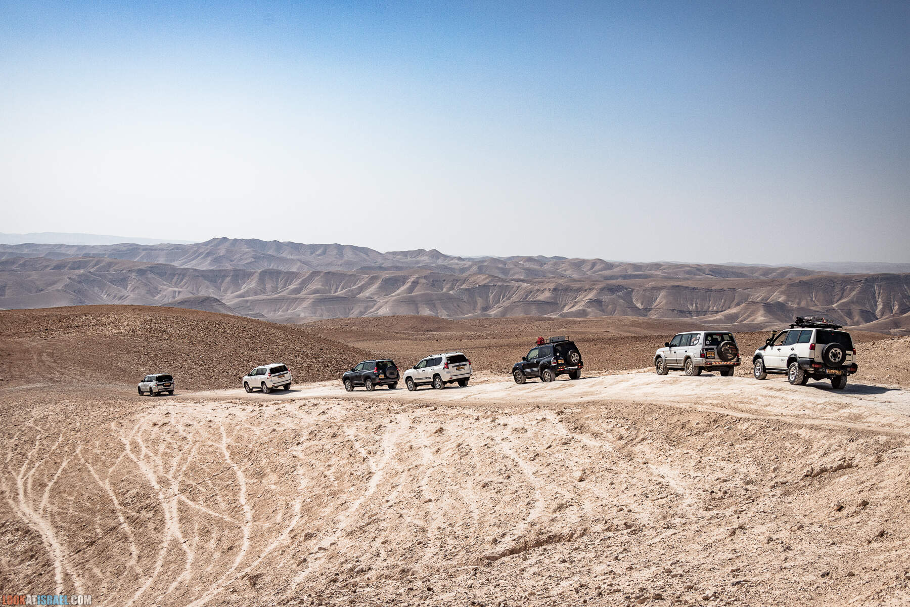 Путешествие корги на джипах по Иудейской пустыне - гора Мунтар (Азазель), монастырь Мар Саба, Гиркания, гора Рас Муакеф