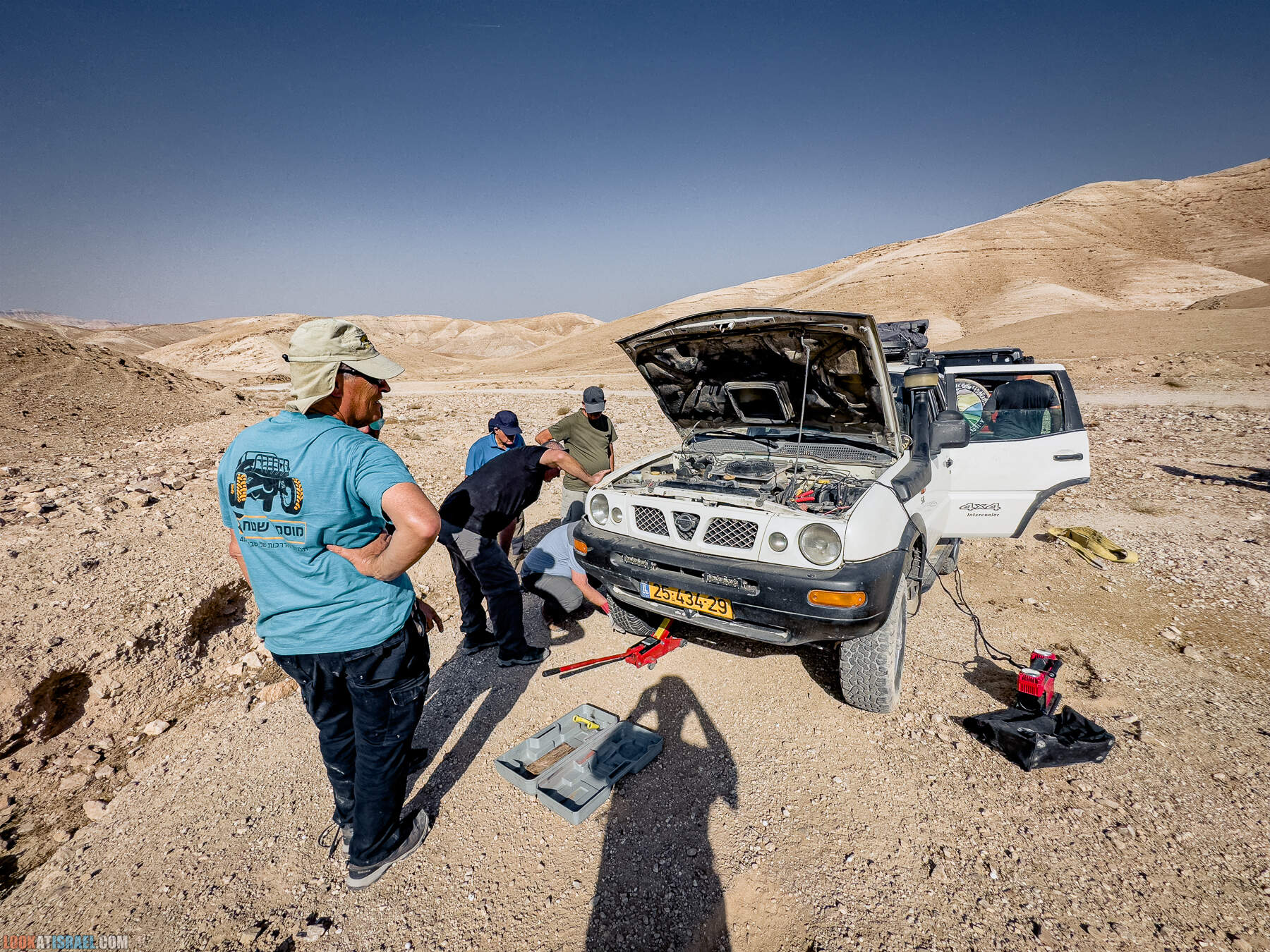 Путешествие корги на джипах по Иудейской пустыне - гора Мунтар (Азазель), монастырь Мар Саба, Гиркания, гора Рас Муакеф