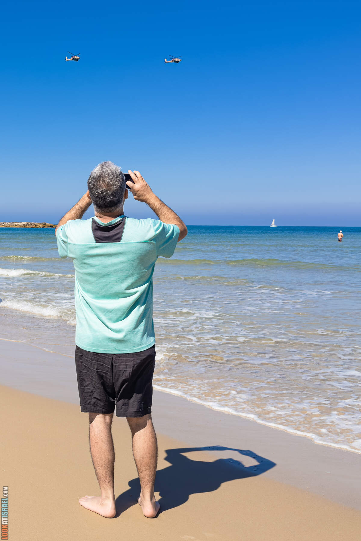 Авиационный парад в Тель-Авиве на 75-й День Независимости государства Израиль