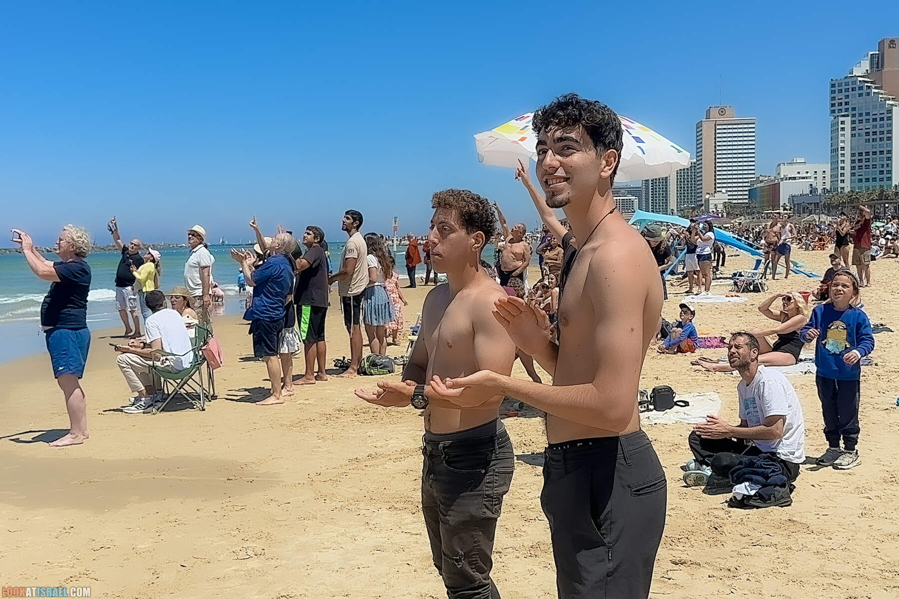 Авиационный парад в Тель-Авиве на 75-й День Независимости государства Израиль