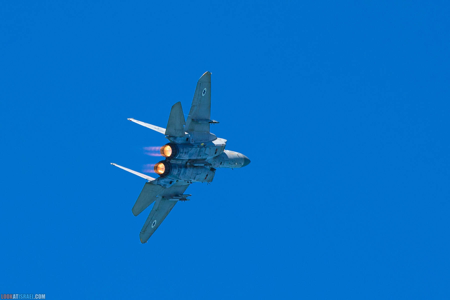 Авиационный парад в Тель-Авиве на 75-й День Независимости государства Израиль