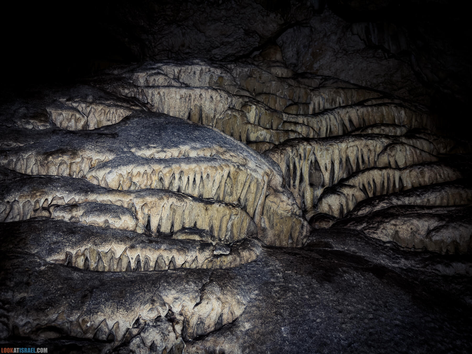 Сталактитовая пещера Эль Джанав и поселение Эвьятар - El Janab stalactite cave - מערת אל ג'נב מערת נטיפים