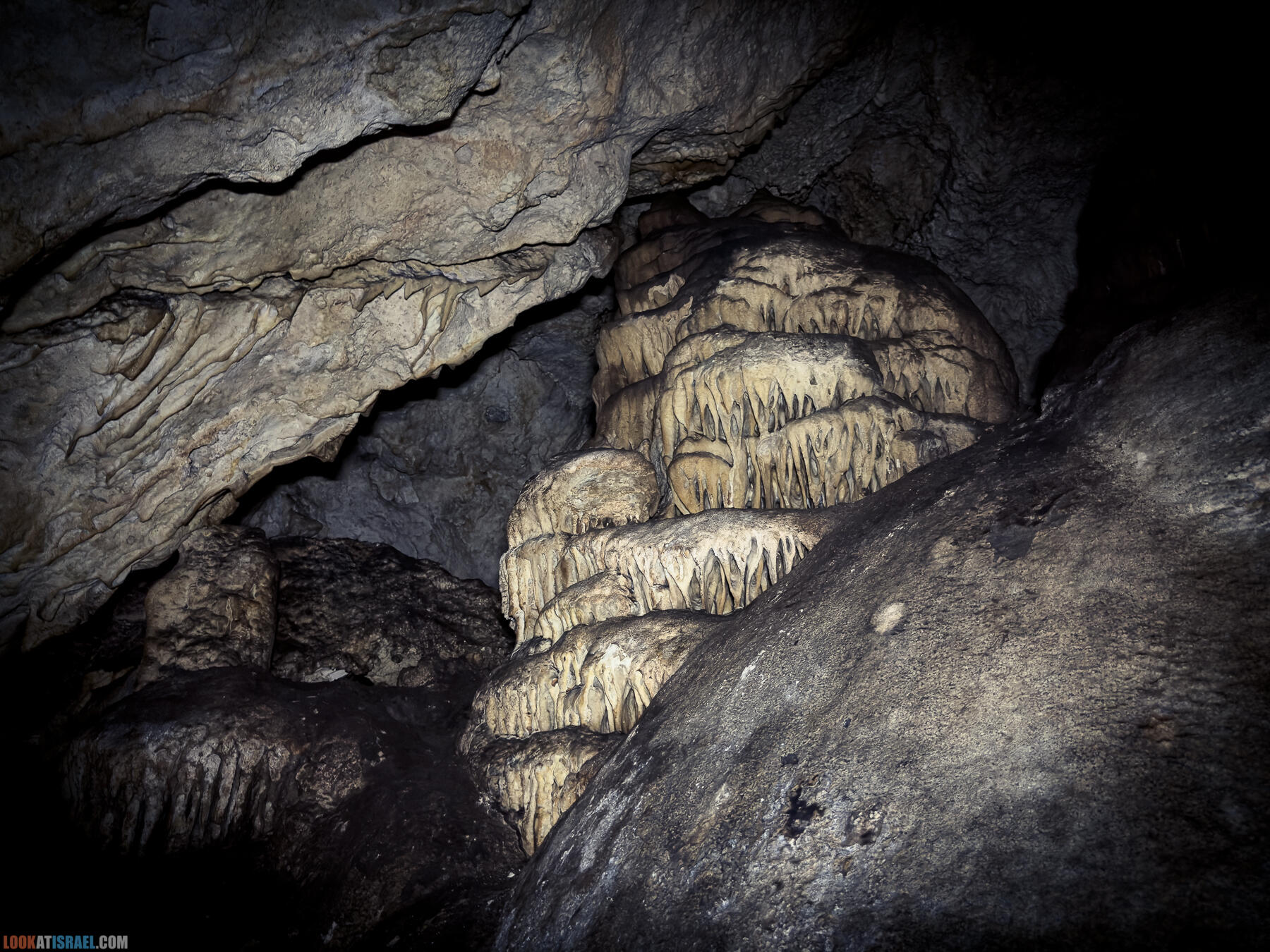 Сталактитовая пещера Эль Джанав и поселение Эвьятар - El Janab stalactite cave - מערת אל ג'נב מערת נטיפים