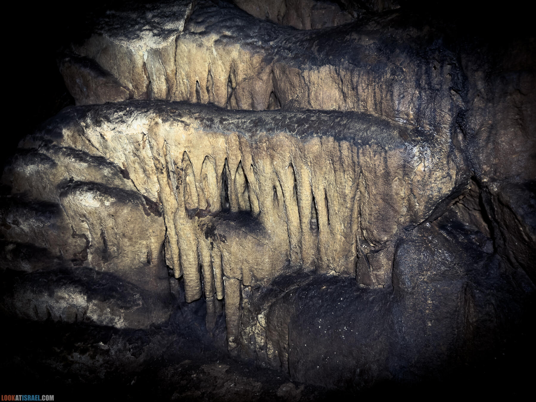 Сталактитовая пещера Эль Джанав и поселение Эвьятар - El Janab stalactite cave - מערת אל ג'נב מערת נטיפים