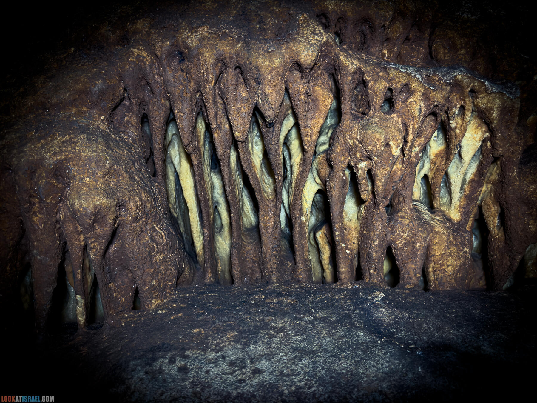 Сталактитовая пещера Эль Джанав и поселение Эвьятар - El Janab stalactite cave - מערת אל ג'נב מערת נטיפים