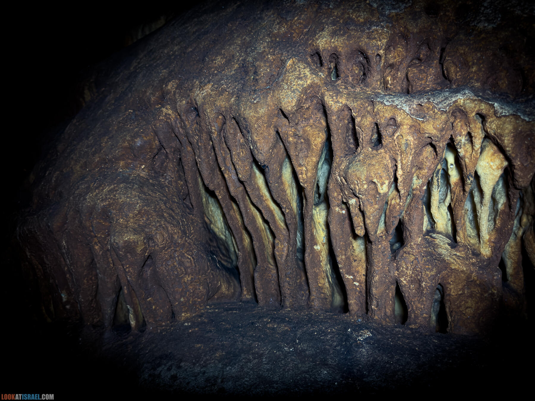 Сталактитовая пещера Эль Джанав и поселение Эвьятар - El Janab stalactite cave - מערת אל ג'נב מערת נטיפים