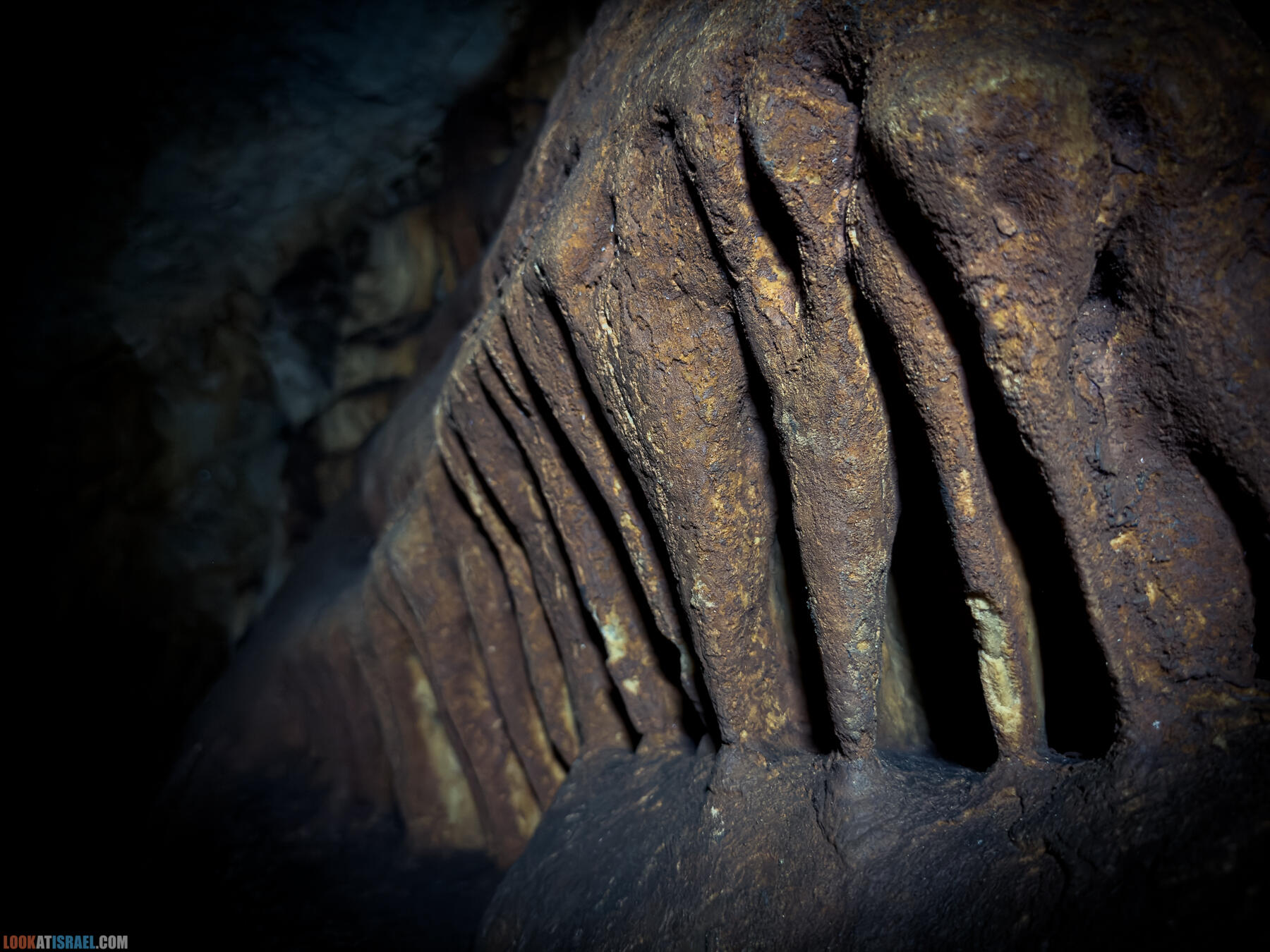 Сталактитовая пещера Эль Джанав и поселение Эвьятар - El Janab stalactite cave - מערת אל ג'נב מערת נטיפים