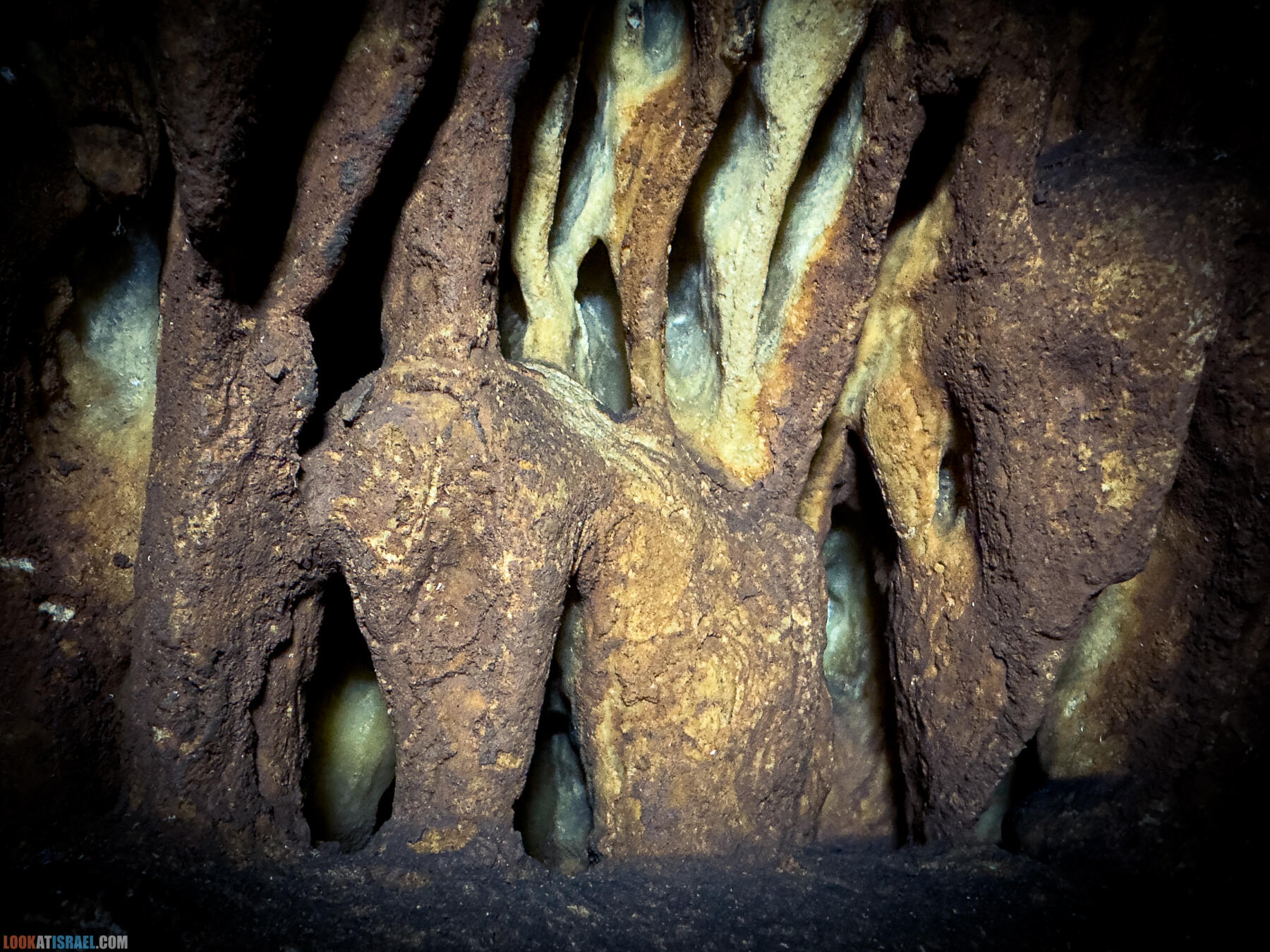 Сталактитовая пещера Эль Джанав и поселение Эвьятар - El Janab stalactite cave - מערת אל ג'נב מערת נטיפים