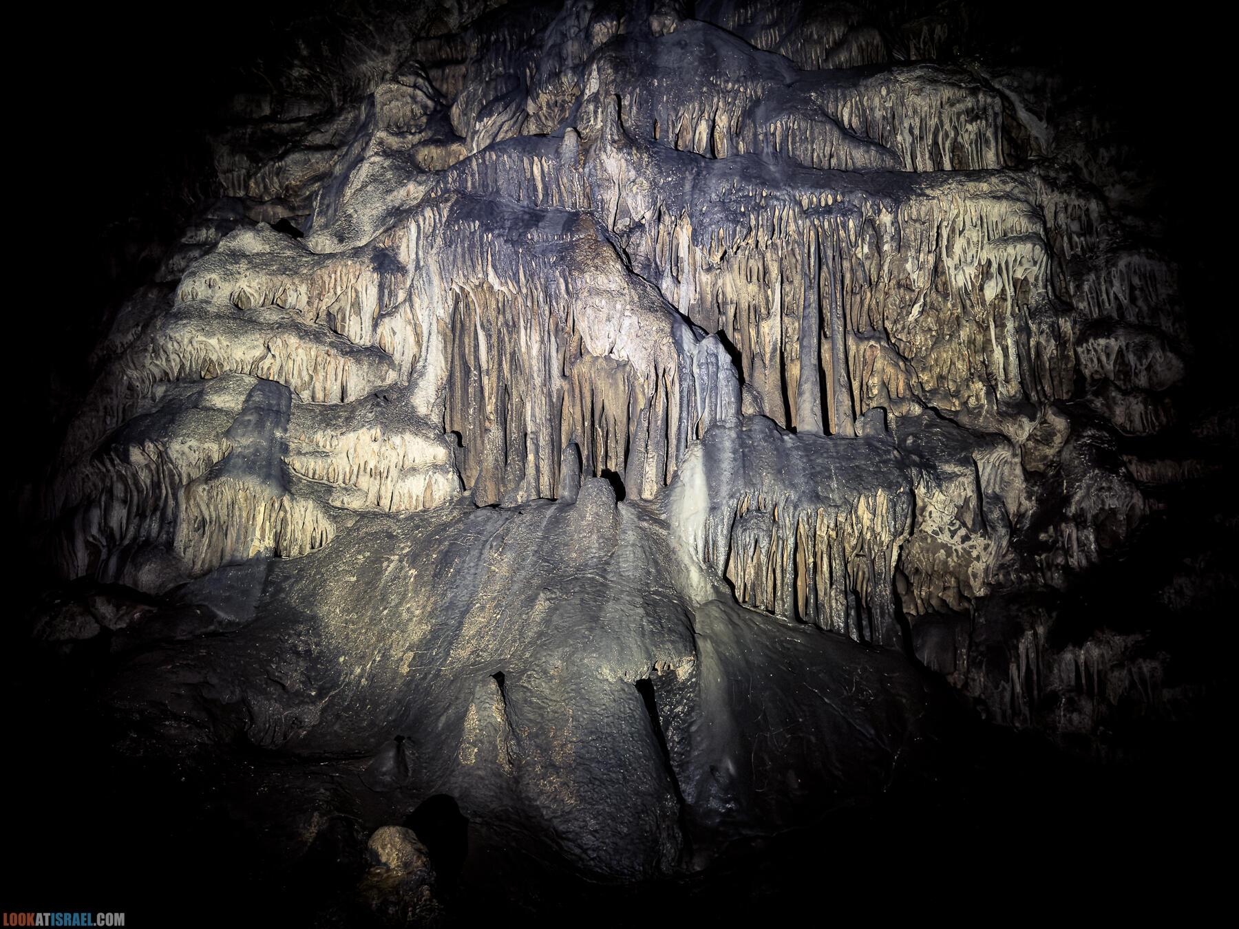 Сталактитовая пещера Эль Джанав и поселение Эвьятар - El Janab stalactite cave - מערת אל ג'נב מערת נטיפים