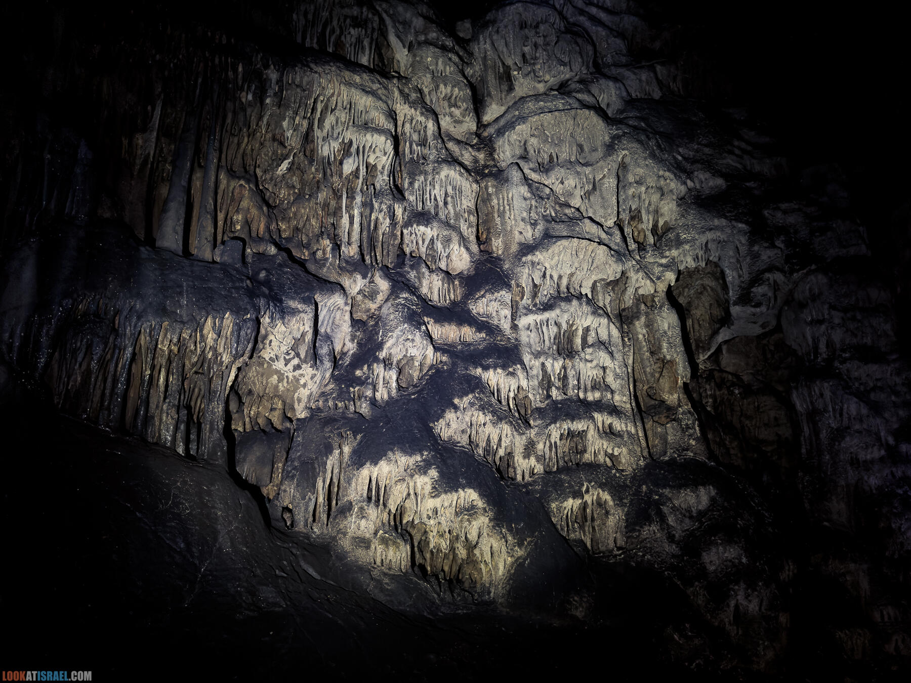 Сталактитовая пещера Эль Джанав и поселение Эвьятар - El Janab stalactite cave - מערת אל ג'נב מערת נטיפים