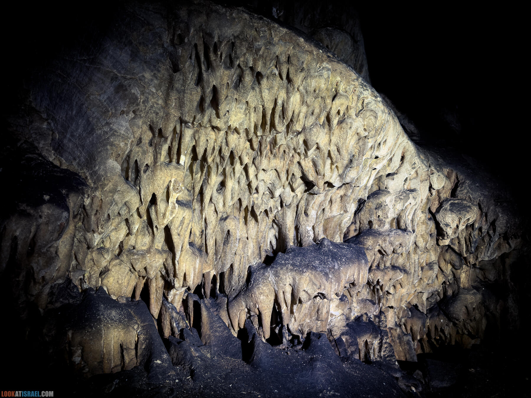 Сталактитовая пещера Эль Джанав и поселение Эвьятар - El Janab stalactite cave - מערת אל ג'נב מערת נטיפים