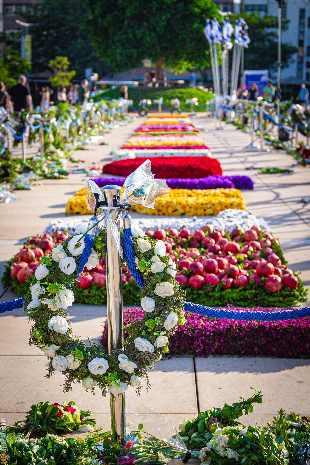The flower monument was placed by the "Flower People" - אנדרטת הפרחים לזכר הרוגים ב-7 לאוקטובר 2023