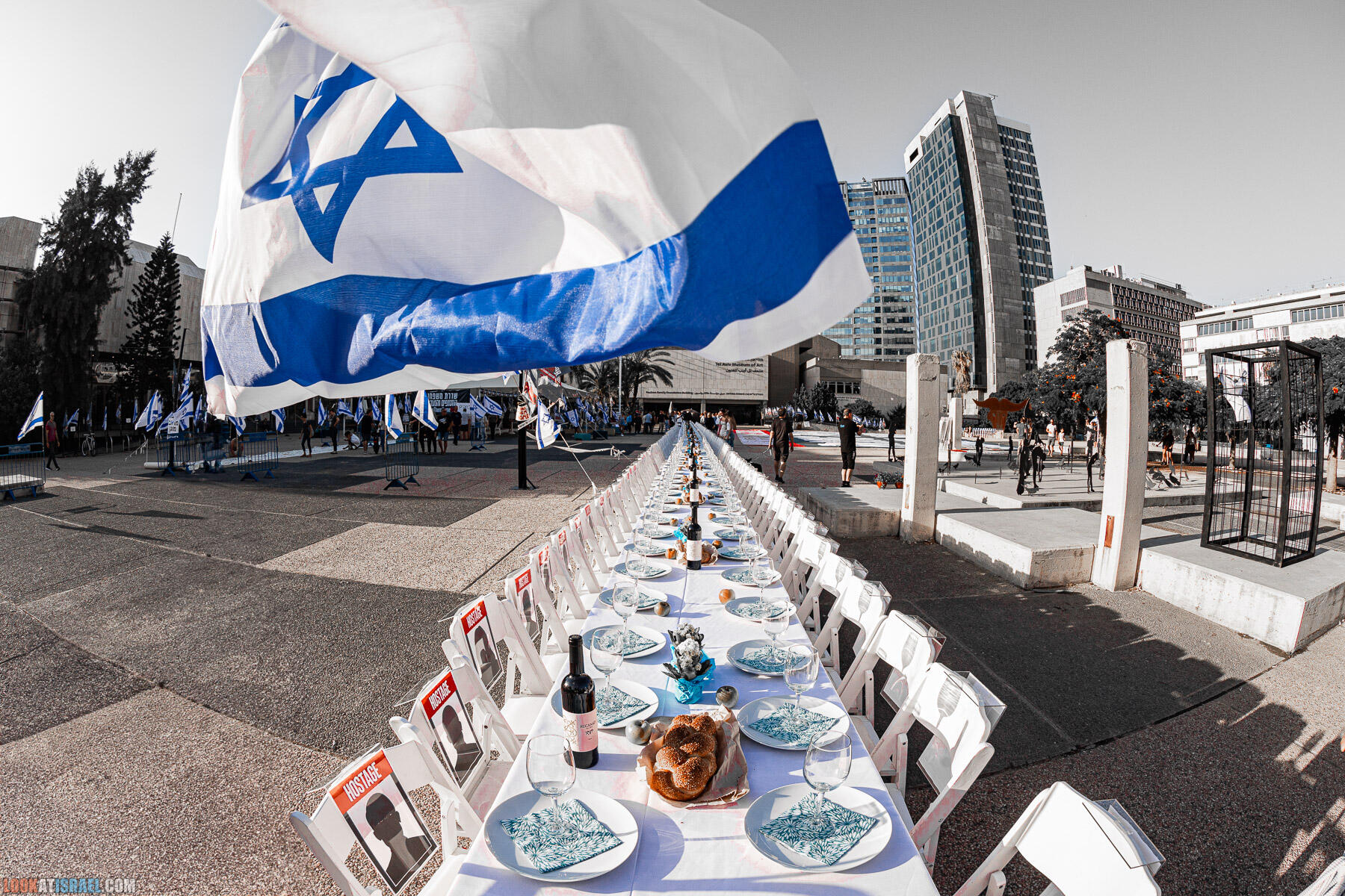 Субботний стол для похищенных - Shabbat table for hostages - שולחן ארוחת שבל לחטופים