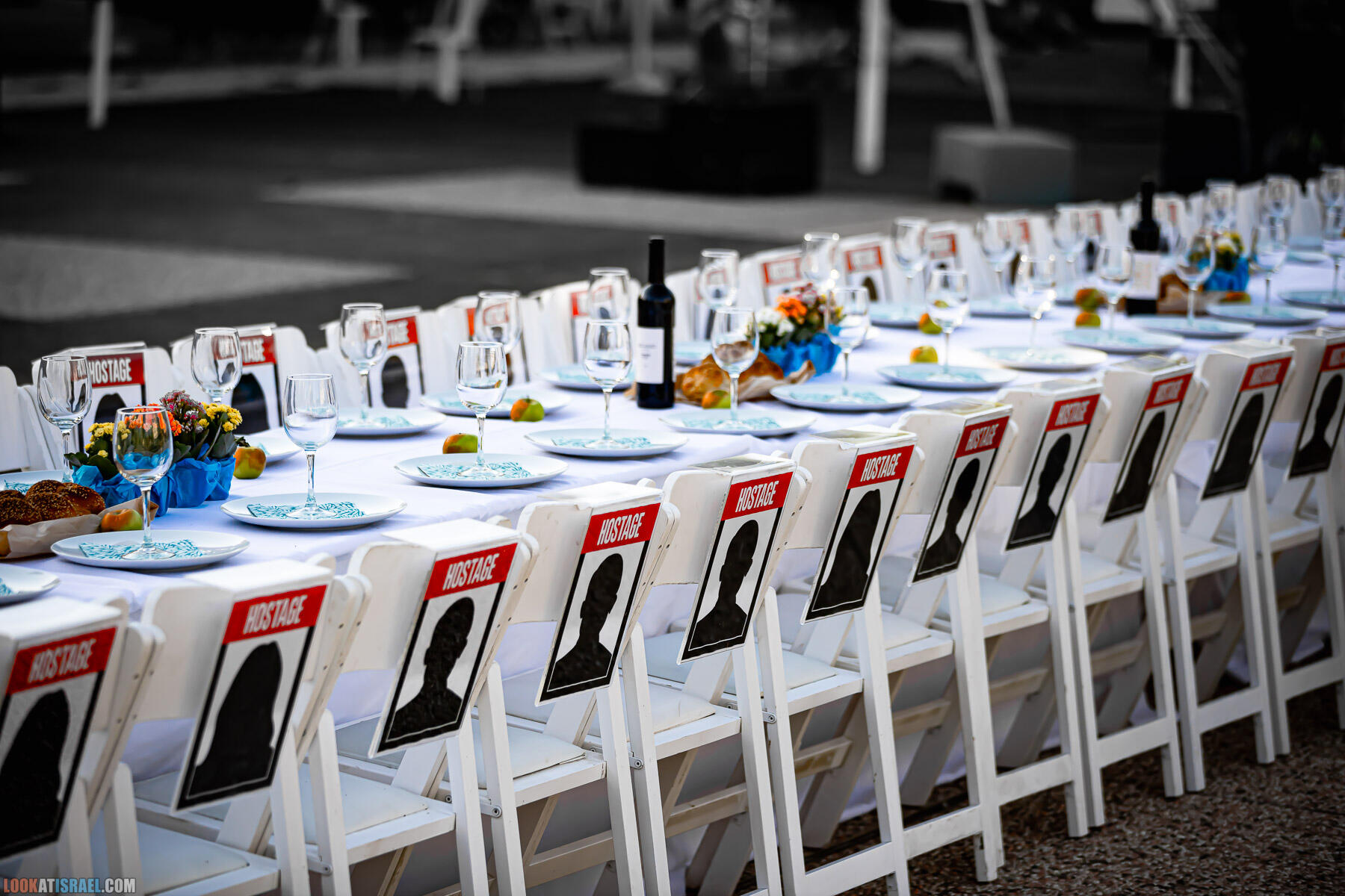 Субботний стол для похищенных - Shabbat table for hostages - שולחן ארוחת שבל לחטופים