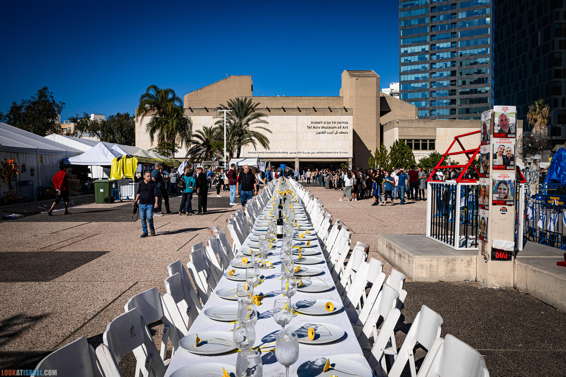 100 дней в заложниках. Площадь похищенных, Тель Авив