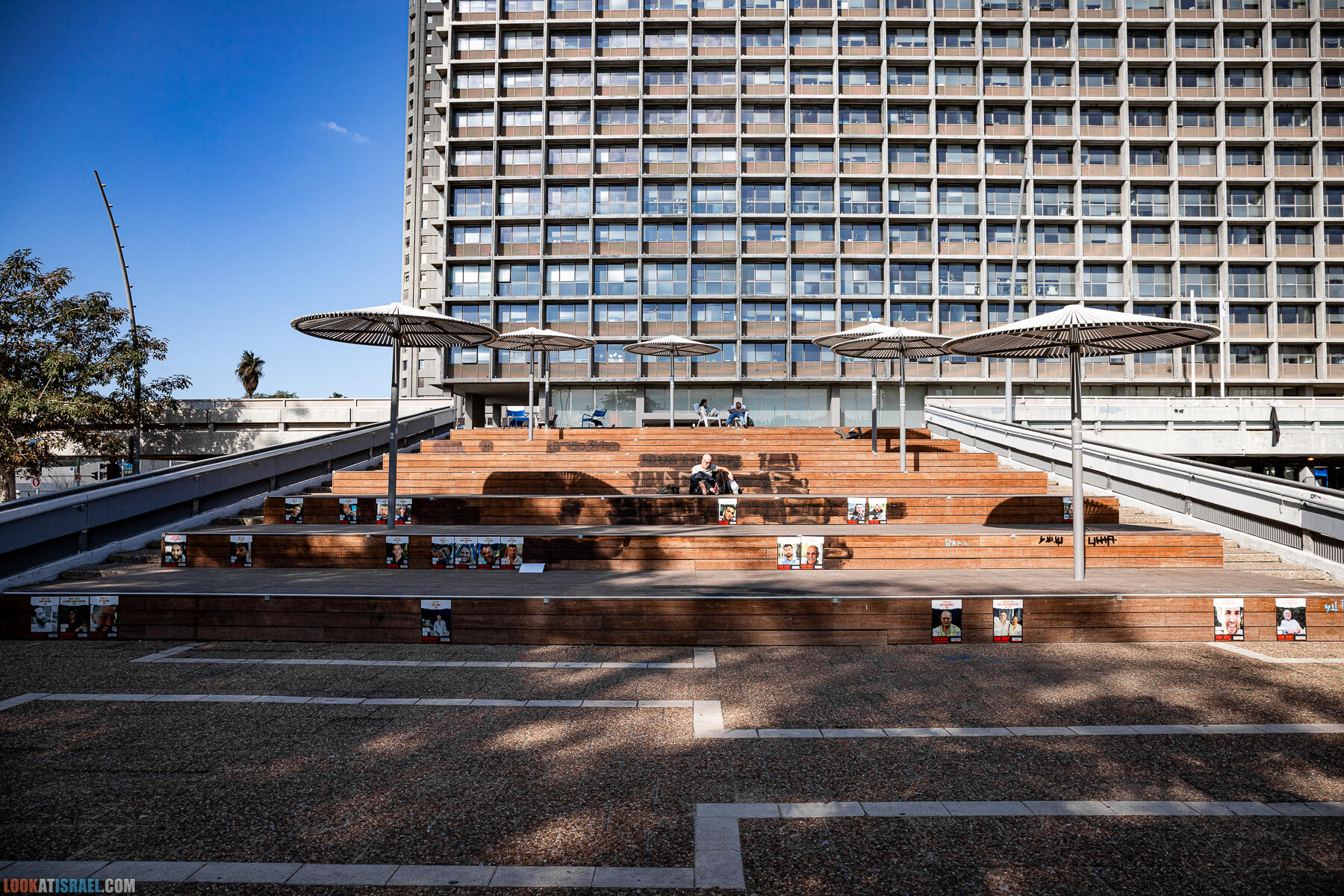 100 дней в заложниках. Площадь похищенных, Тель Авив