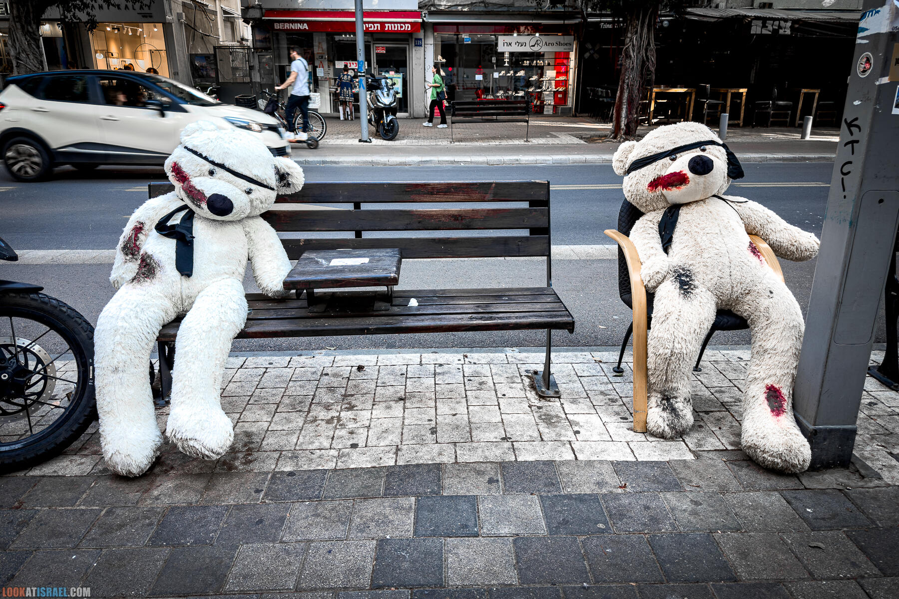 100 дней в заложниках. Площадь похищенных, Тель Авив