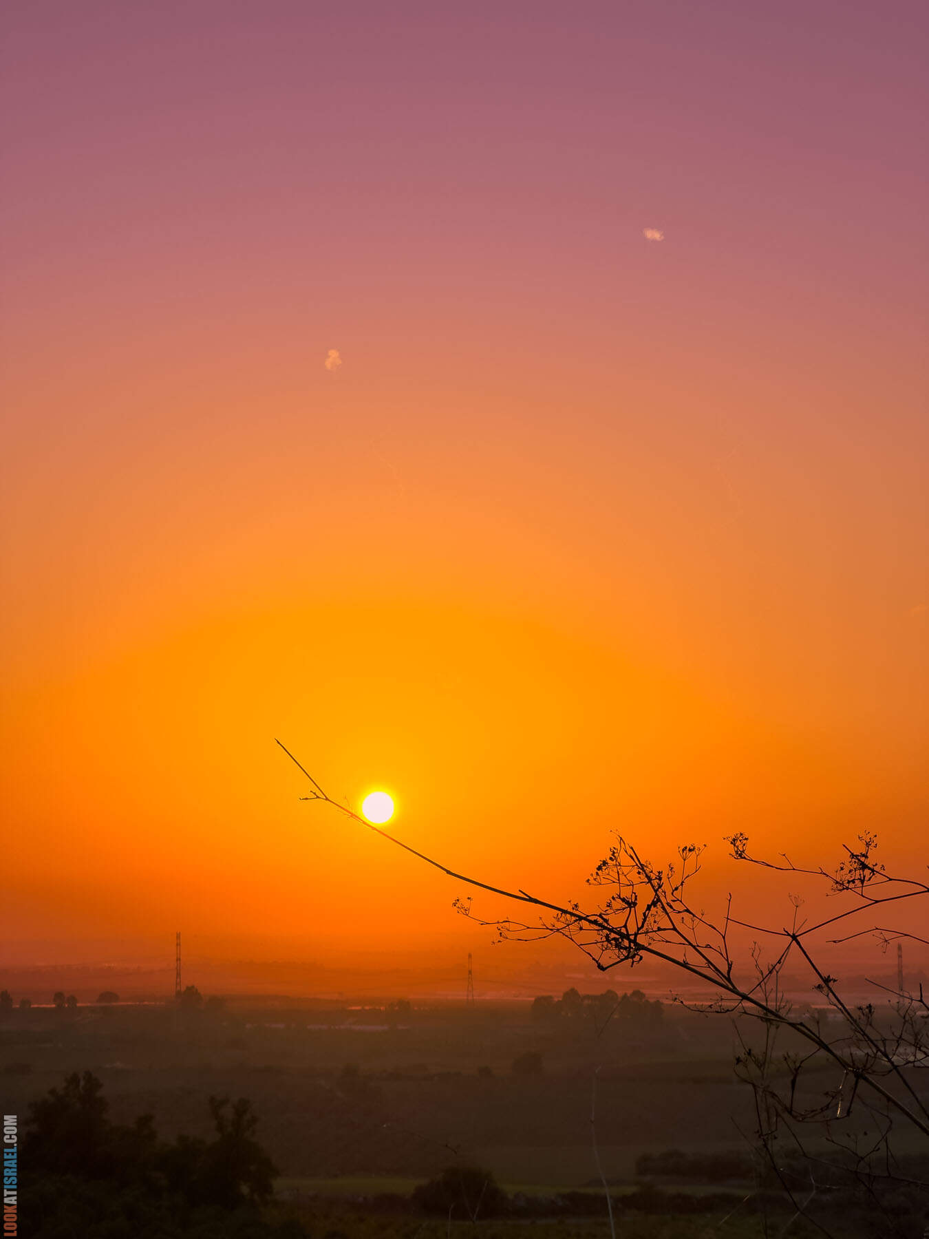 Железный купол на закате