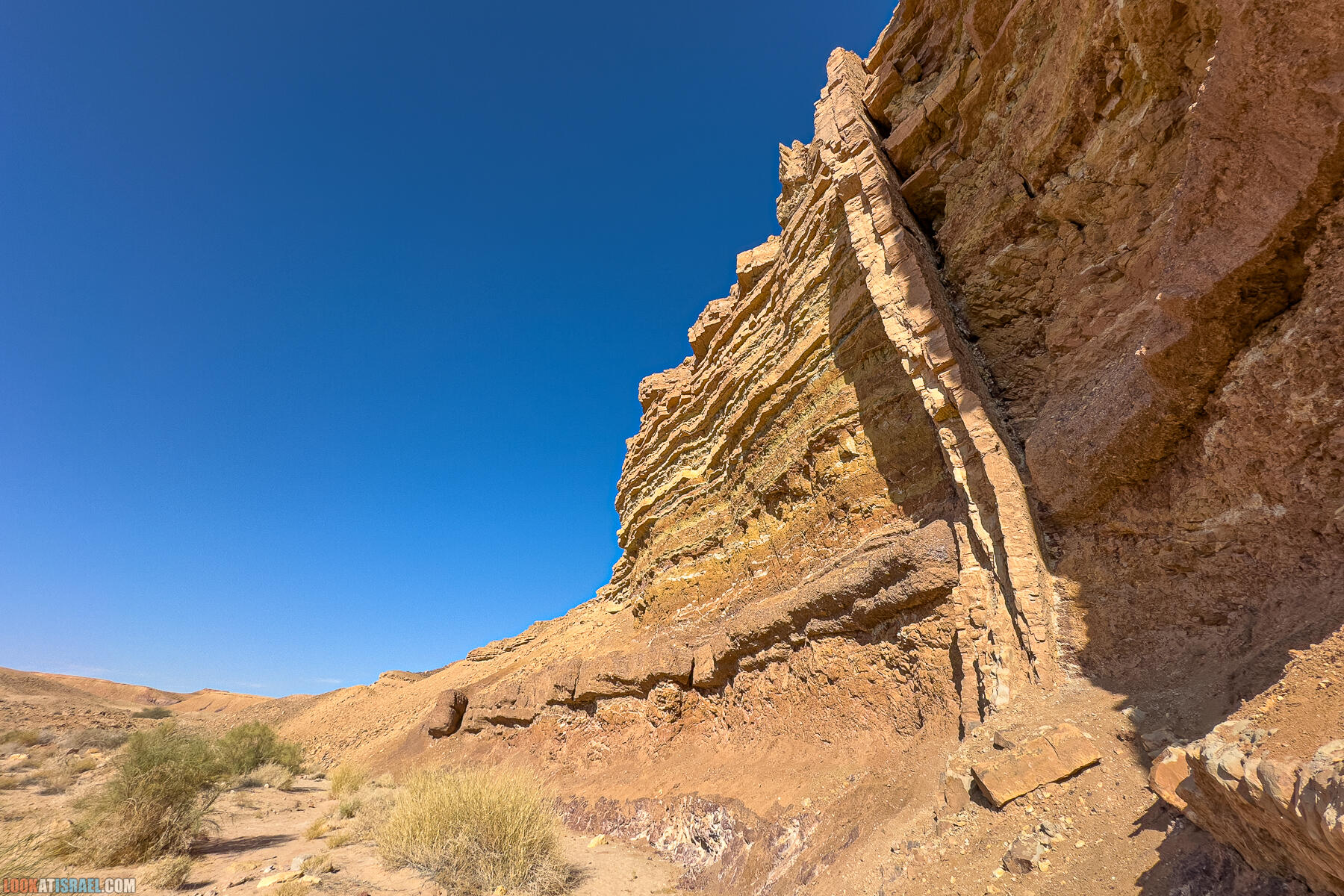 Поход на гору Ардон в Махтеш Рамон (Израиль), дайка, конусный холм