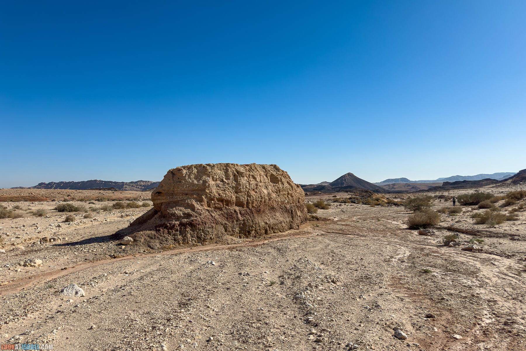 Поход на гору Ардон в Махтеш Рамон (Израиль), дайка, конусный холм