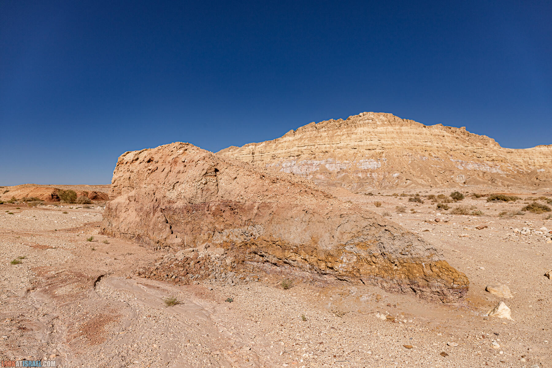 Поход на гору Ардон в Махтеш Рамон (Израиль), дайка, конусный холм