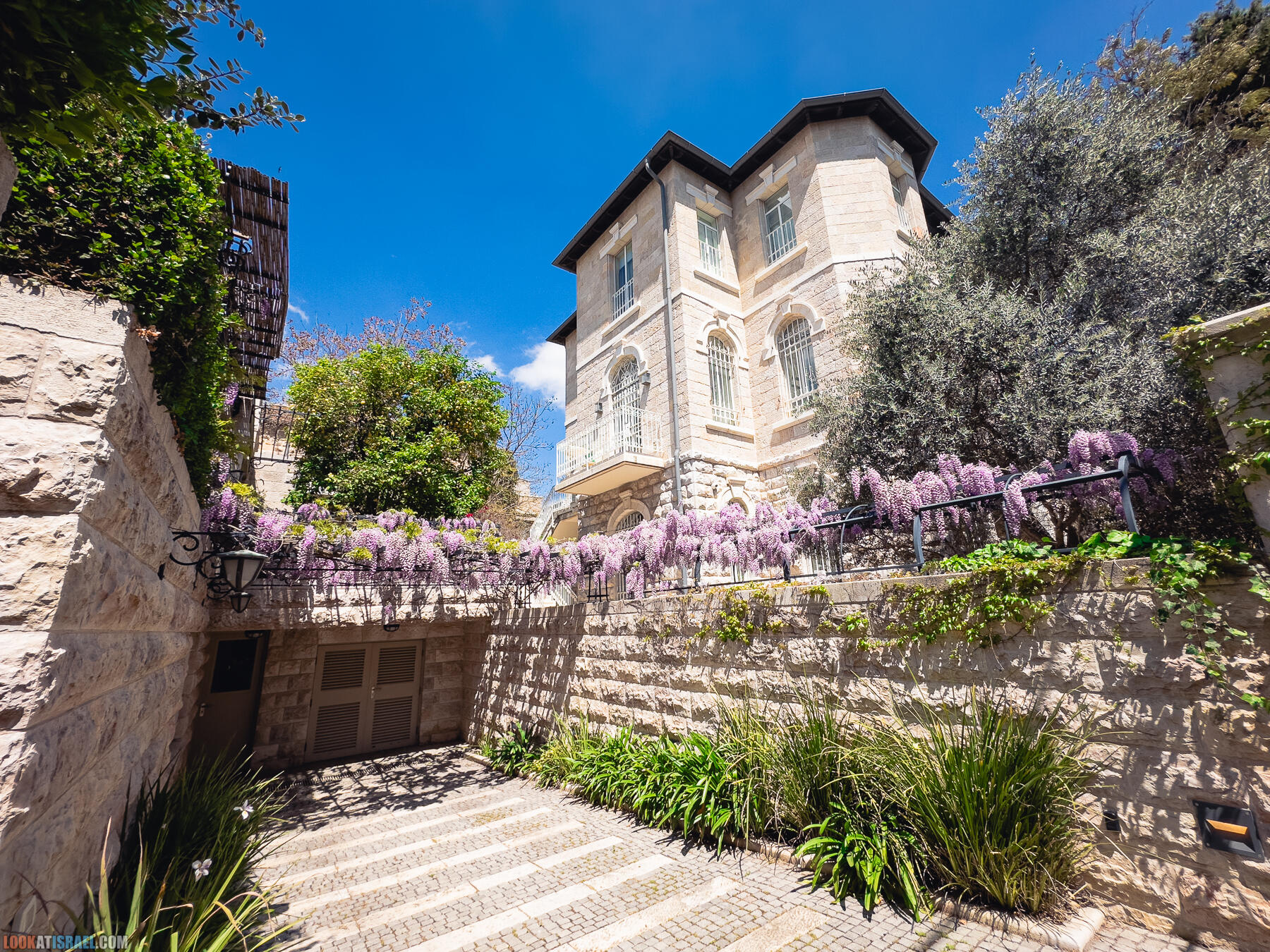 Иерусалим, прогулка вне стен старого города. Мост на долиной Гееном (Гай Бен Ином), немецкая колония, дом сказок, кладбище тамплиеров