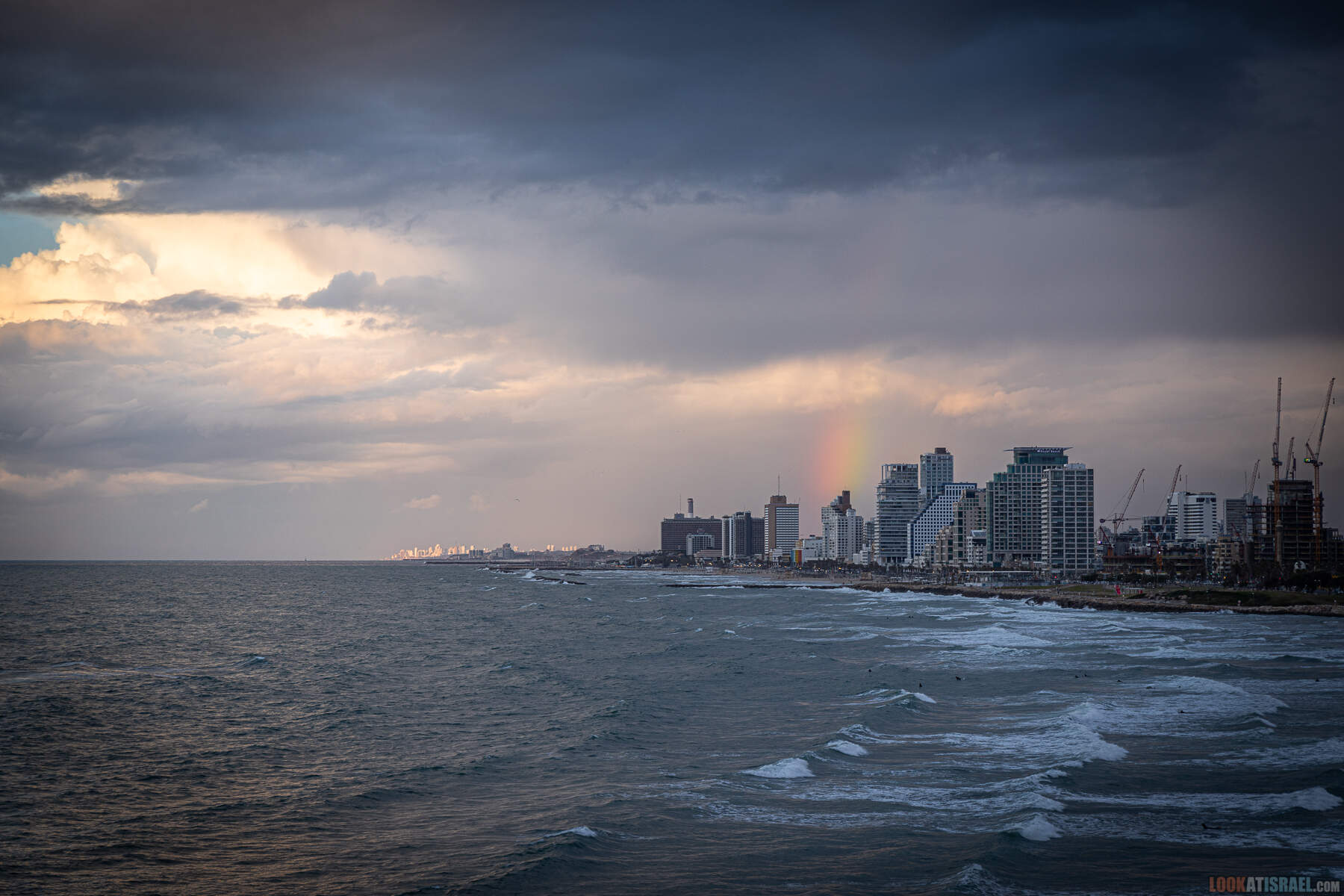 Радуга над Средиземным морем, Тель Авив