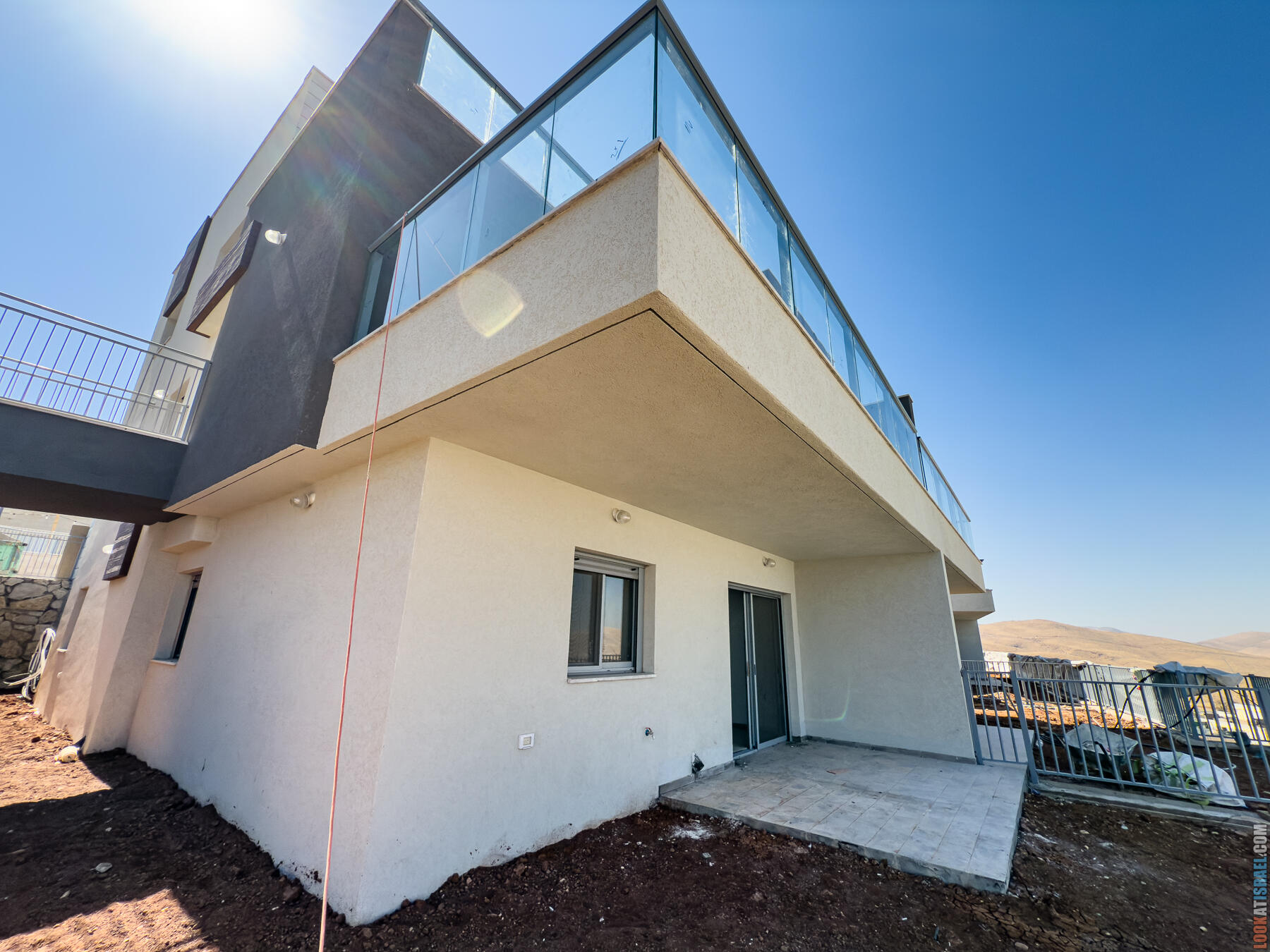 Домик в долине почти дом