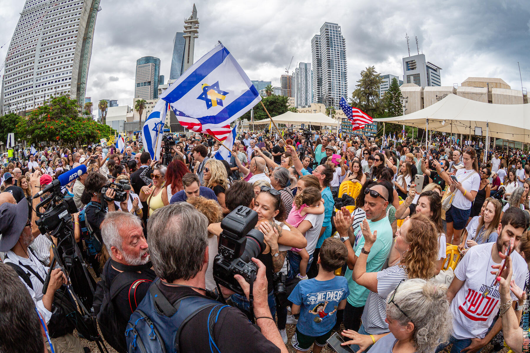 Возвращение домой: празднование на Площади заложников