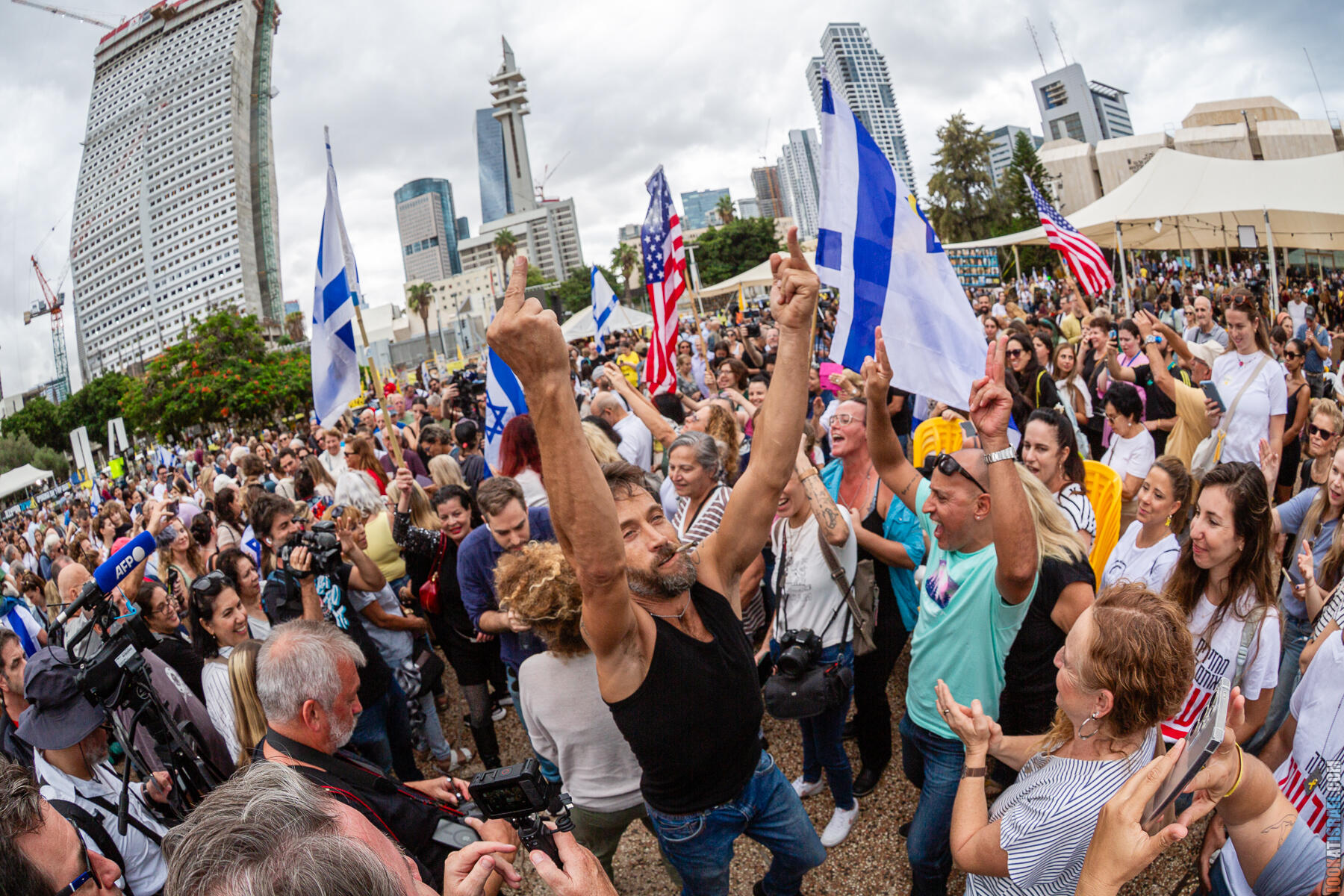 Возвращение домой: празднование на Площади заложников