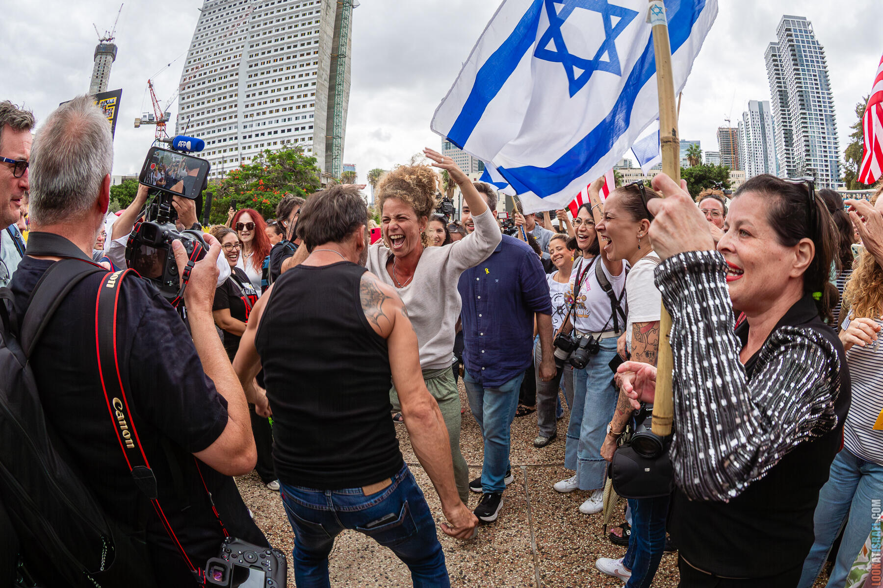 Возвращение домой: празднование на Площади заложников