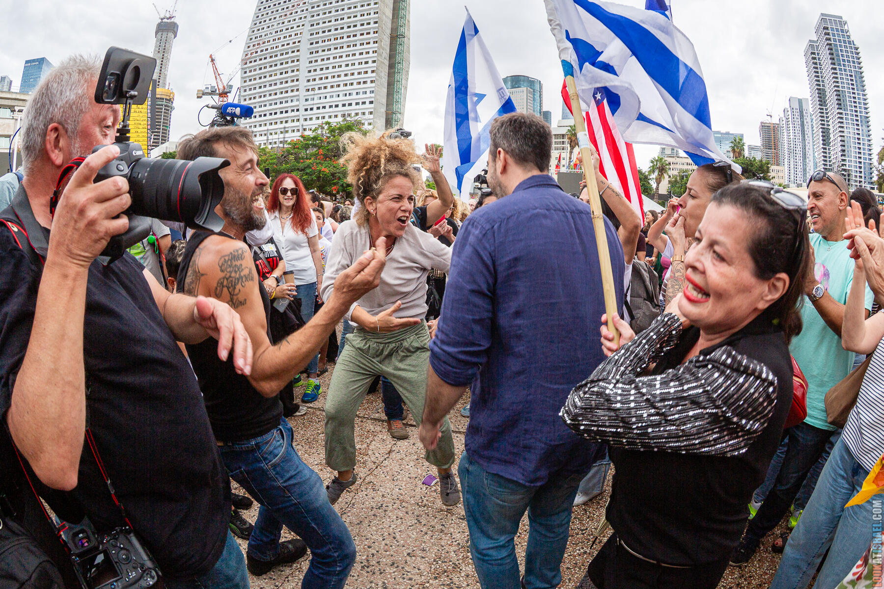 Возвращение домой: празднование на Площади заложников
