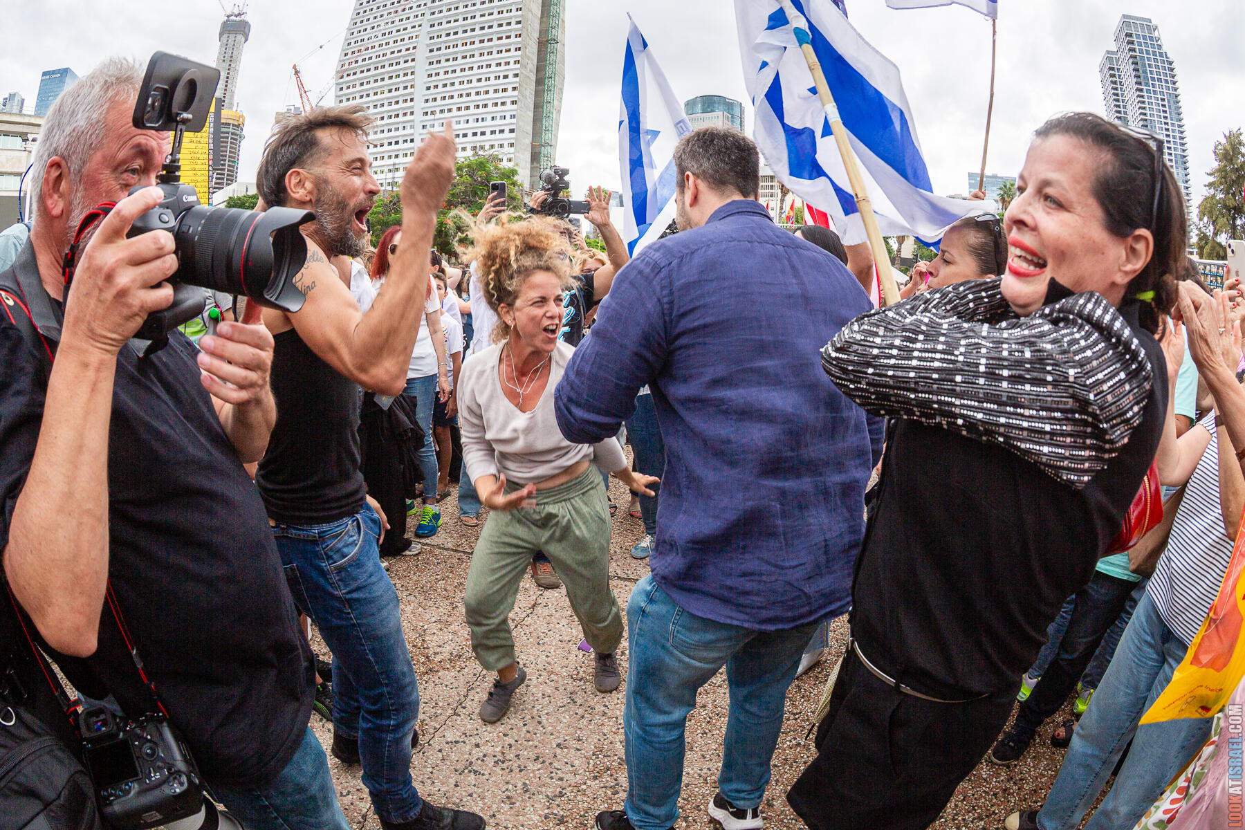 Возвращение домой: празднование на Площади заложников