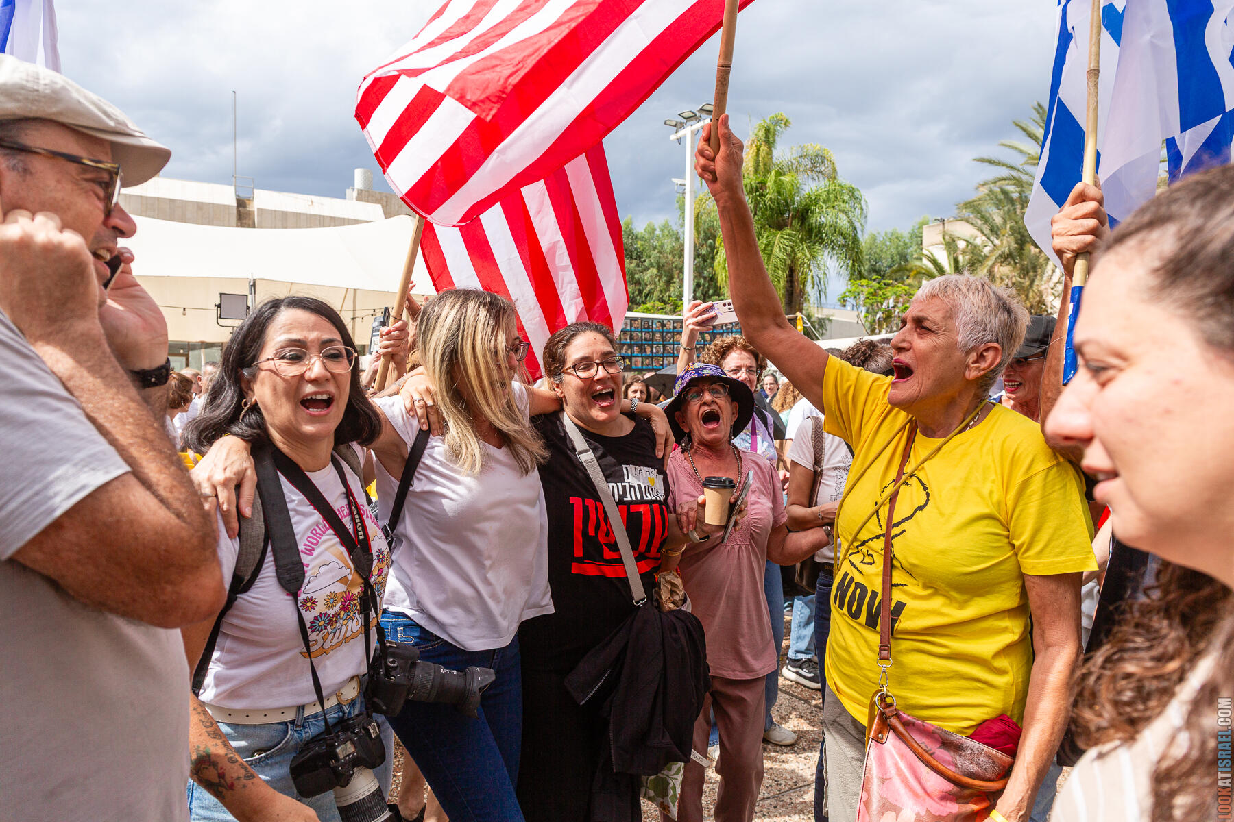 Возвращение домой: празднование на Площади заложников - חגיגות החזרת החטופים בתל אביב