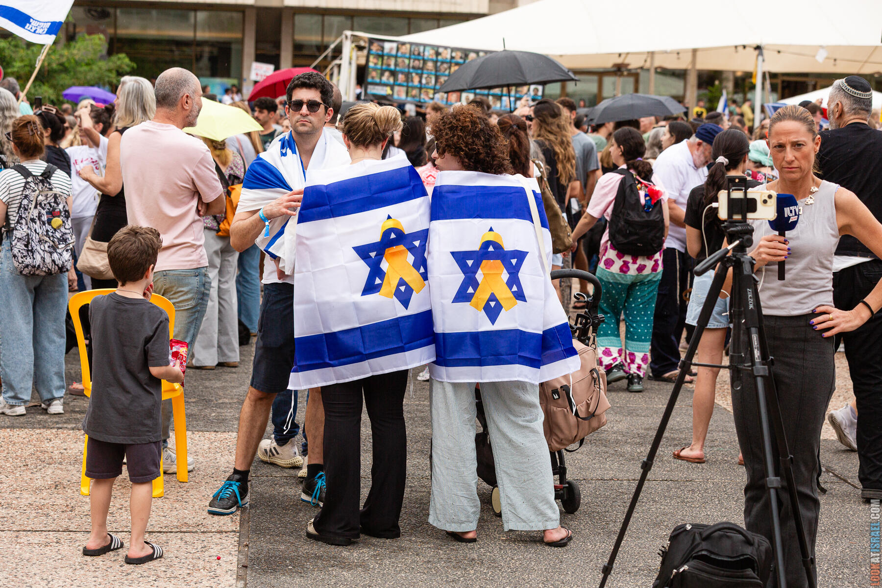 Возвращение домой: празднование на Площади заложников - חגיגות החזרת החטופים בתל אביב