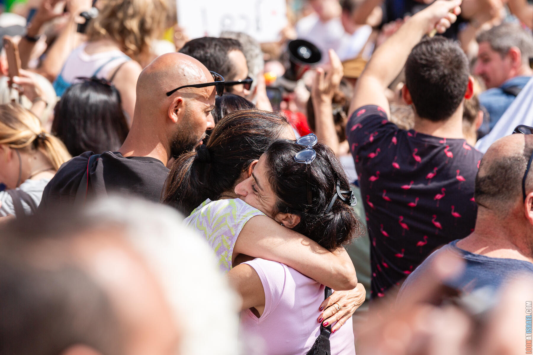 Возвращение домой: празднование на Площади заложников - חגיגות החזרת החטופים בתל אביב