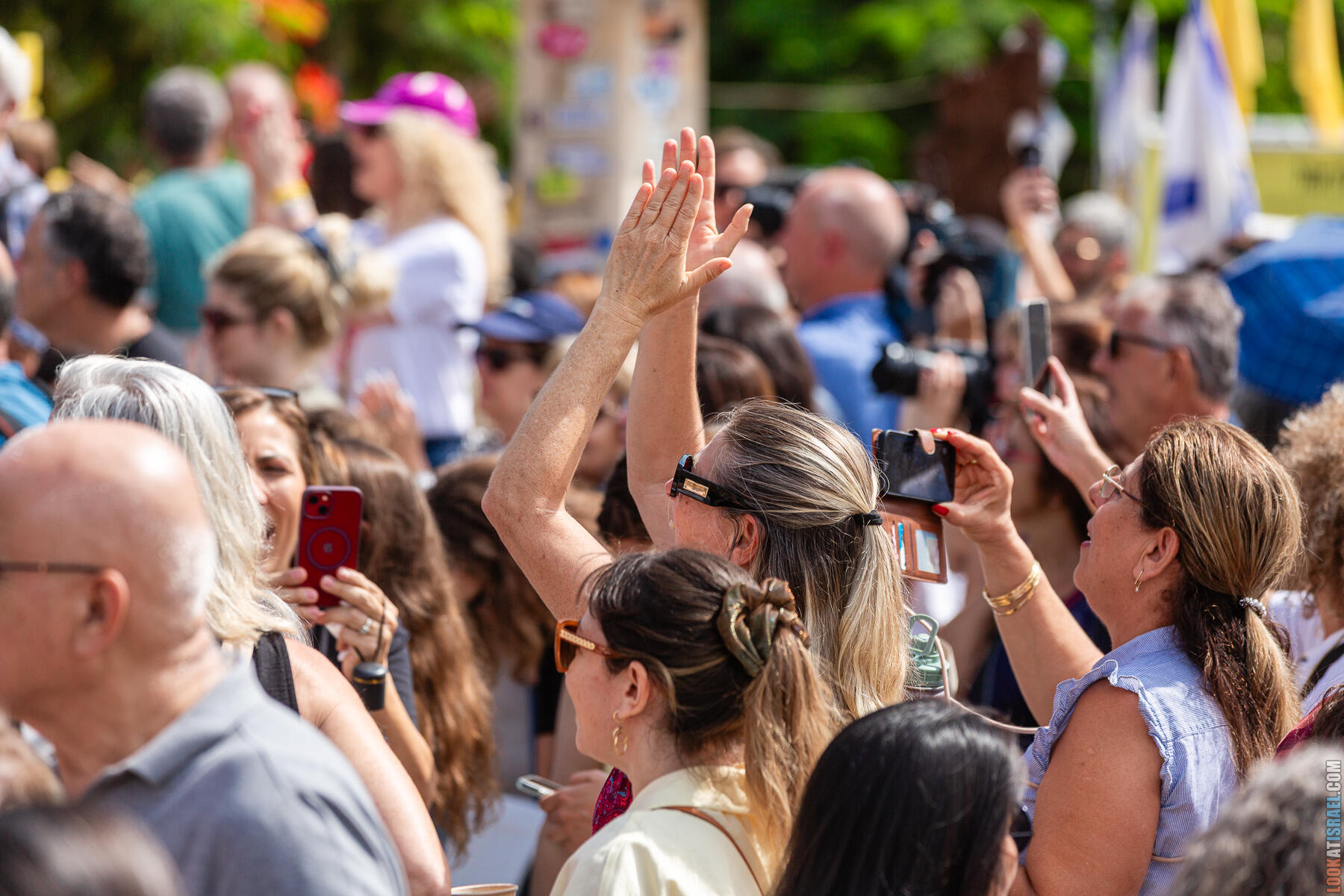 Возвращение домой: празднование на Площади заложников - חגיגות החזרת החטופים בתל אביב
