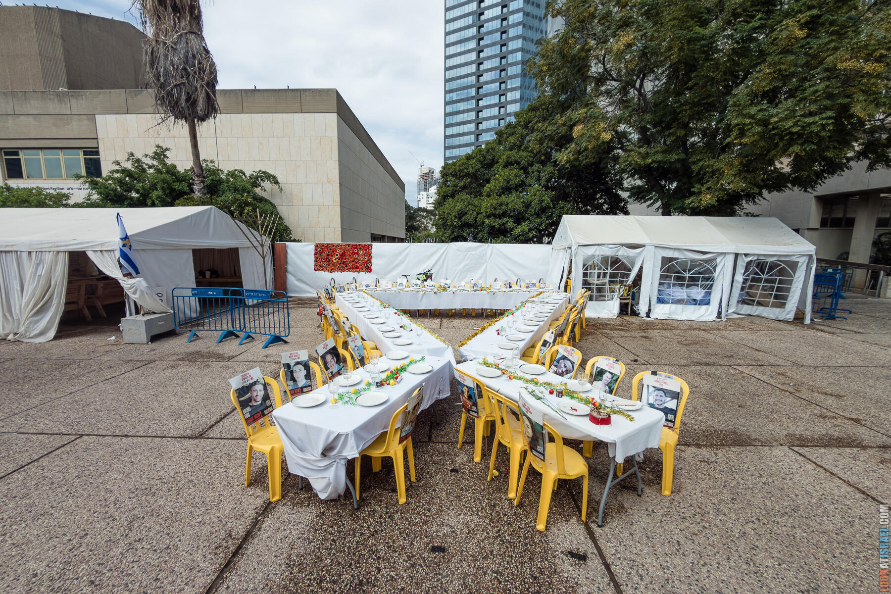 Возвращение домой: празднование на Площади заложников - חגיגות החזרת החטופים בתל אביב