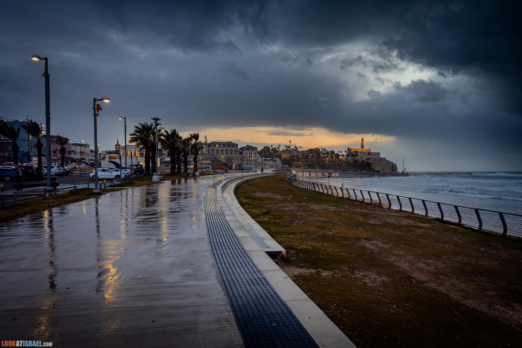 Дождливая штормовая погода в Яффо