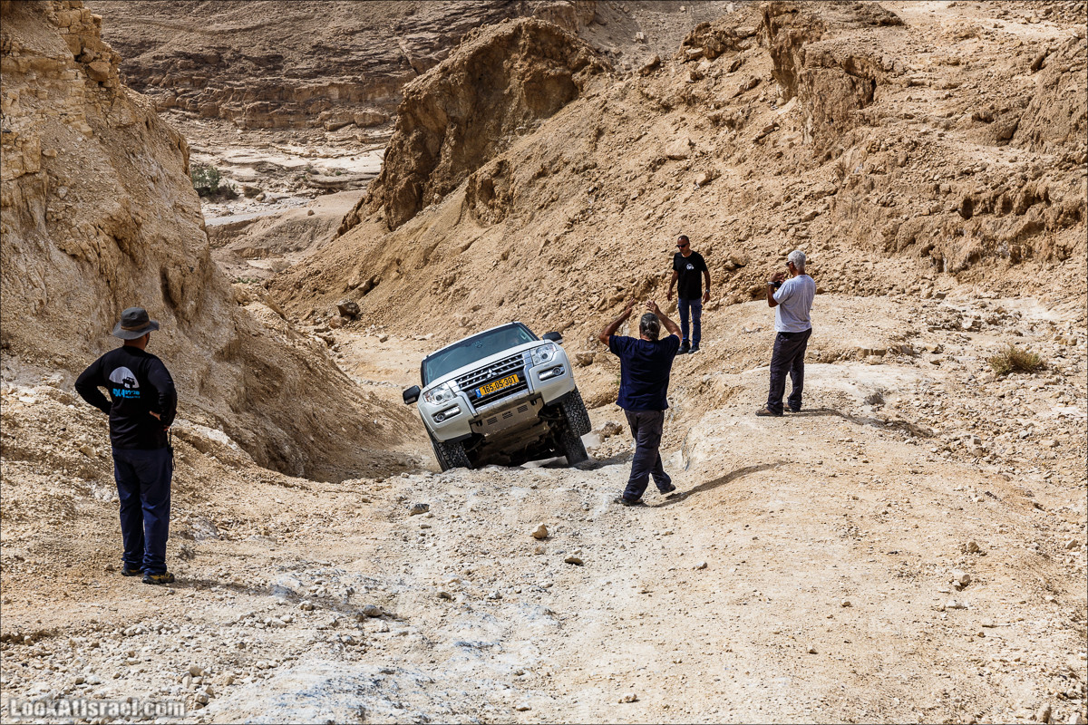 Курс вождения по бездорожью | Итоговый марафон - 2 дня в пустыне - Бескрайняя пустыня и гора Комот | LookAtIsrael.com - Фото путешествия по Израилю
