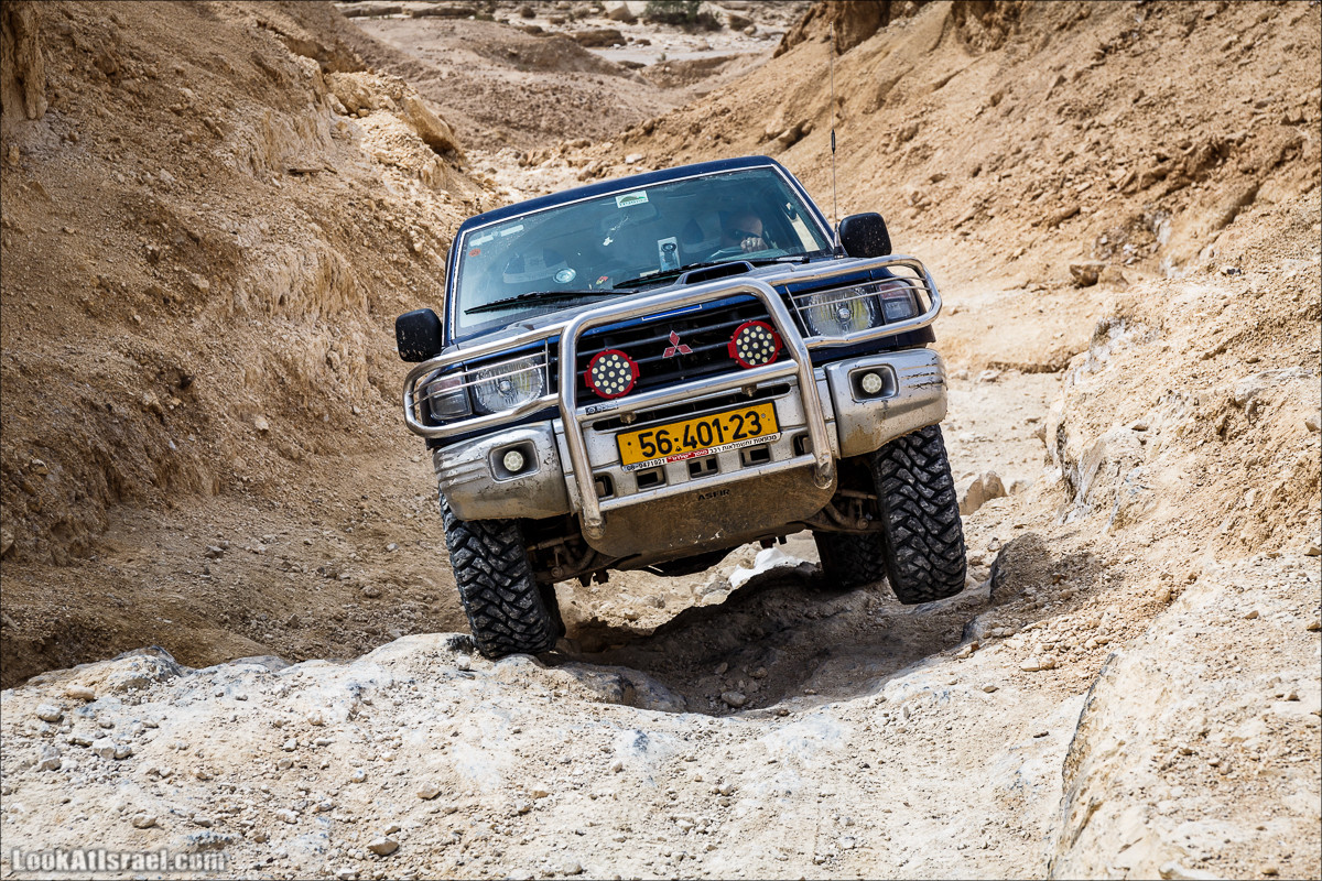 Курс вождения по бездорожью | Итоговый марафон - 2 дня в пустыне - Бескрайняя пустыня и гора Комот | LookAtIsrael.com - Фото путешествия по Израилю