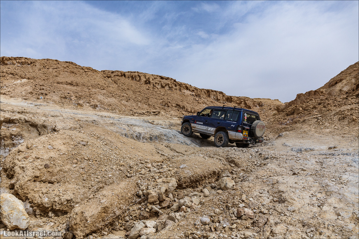 Курс вождения по бездорожью | Итоговый марафон - 2 дня в пустыне - Бескрайняя пустыня и гора Комот | LookAtIsrael.com - Фото путешествия по Израилю