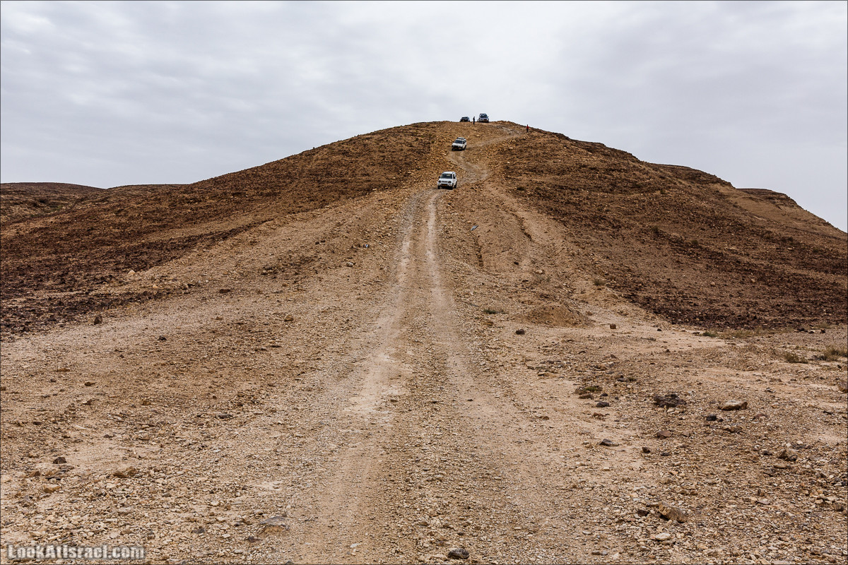 Курс вождения по бездорожью | Итоговый марафон - 2 дня в пустыне - Бескрайняя пустыня и гора Комот | LookAtIsrael.com - Фото путешествия по Израилю