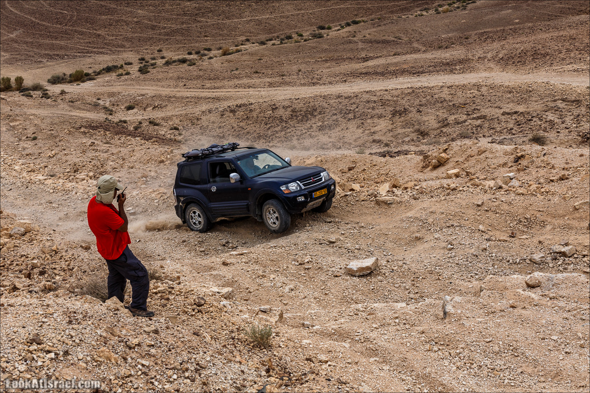 Курс вождения по бездорожью | Итоговый марафон - 2 дня в пустыне - Бескрайняя пустыня и гора Комот | LookAtIsrael.com - Фото путешествия по Израилю