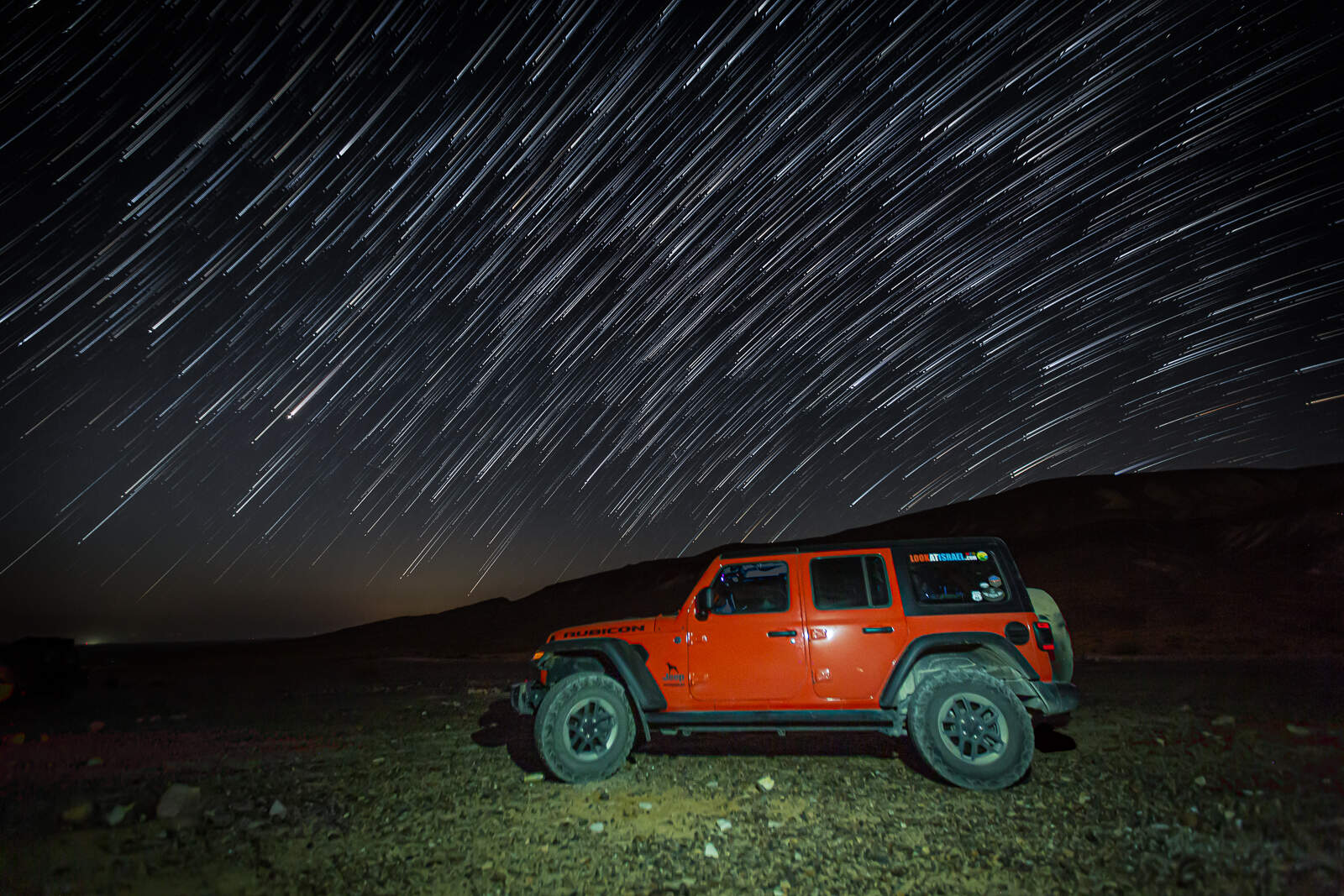 Звездная ночь в пустыне, Jeep Wrangler